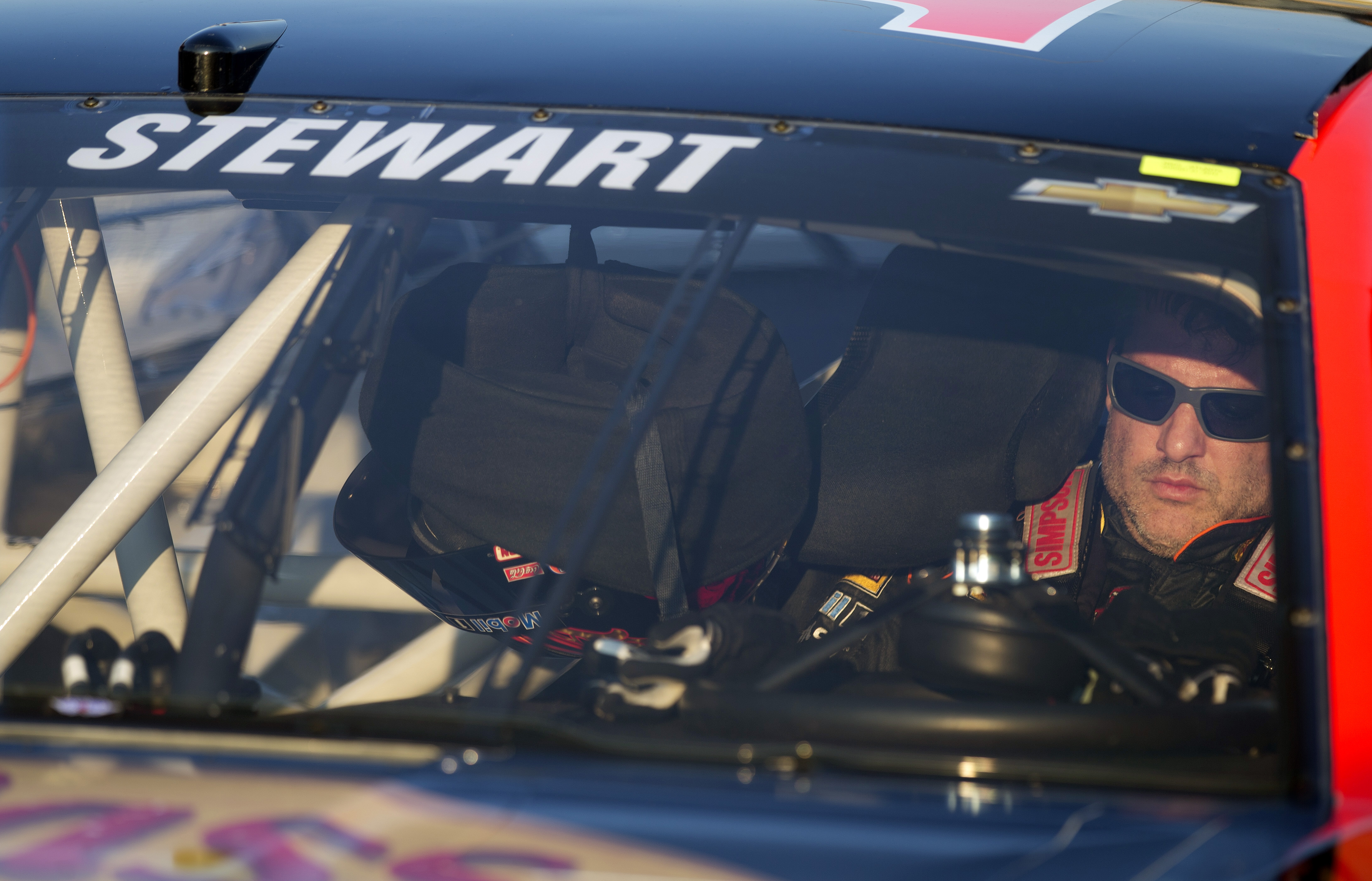 Harvick wins Atlanta pole; Stewart is 12th