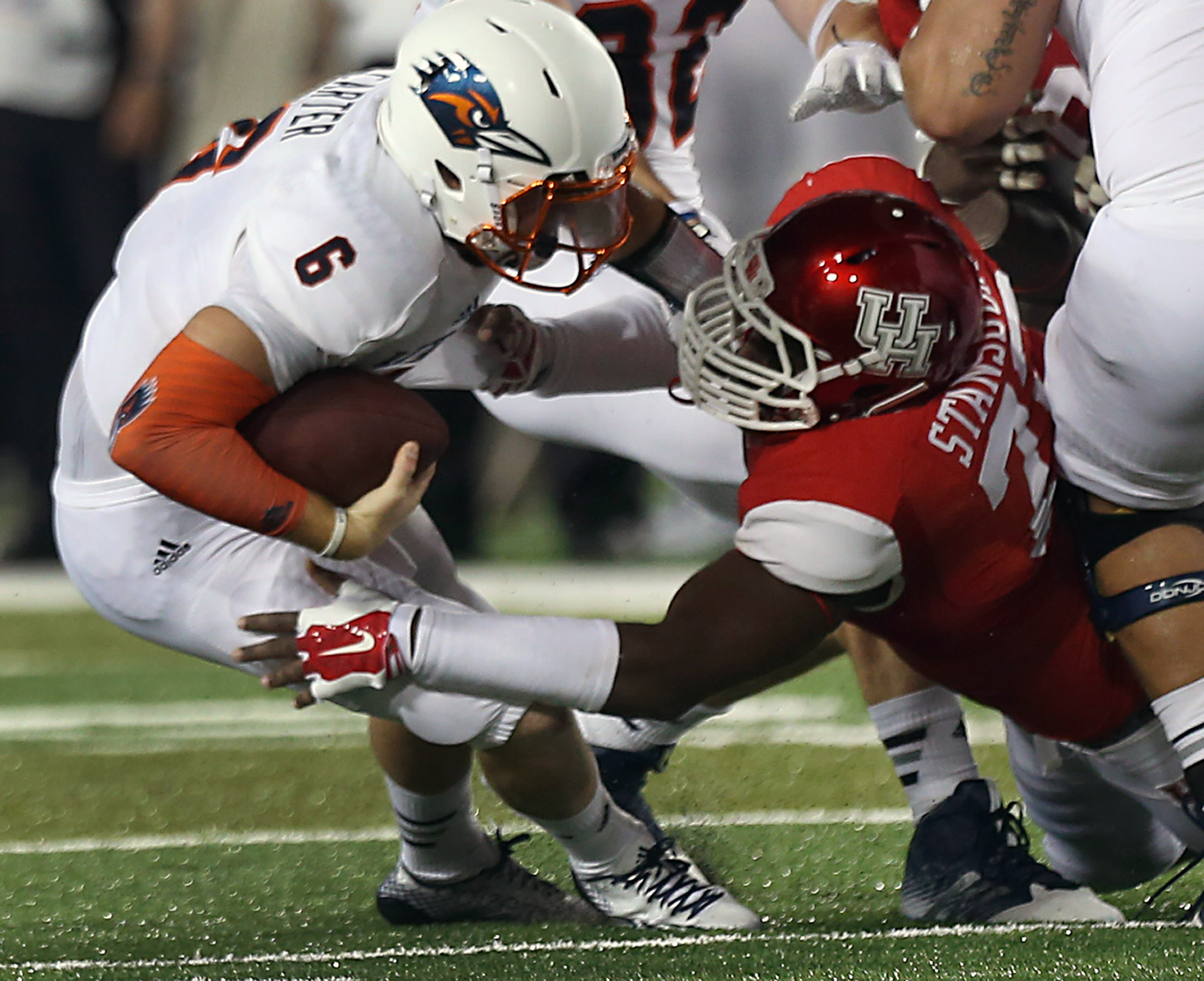 UTSA tops Houston 27-7