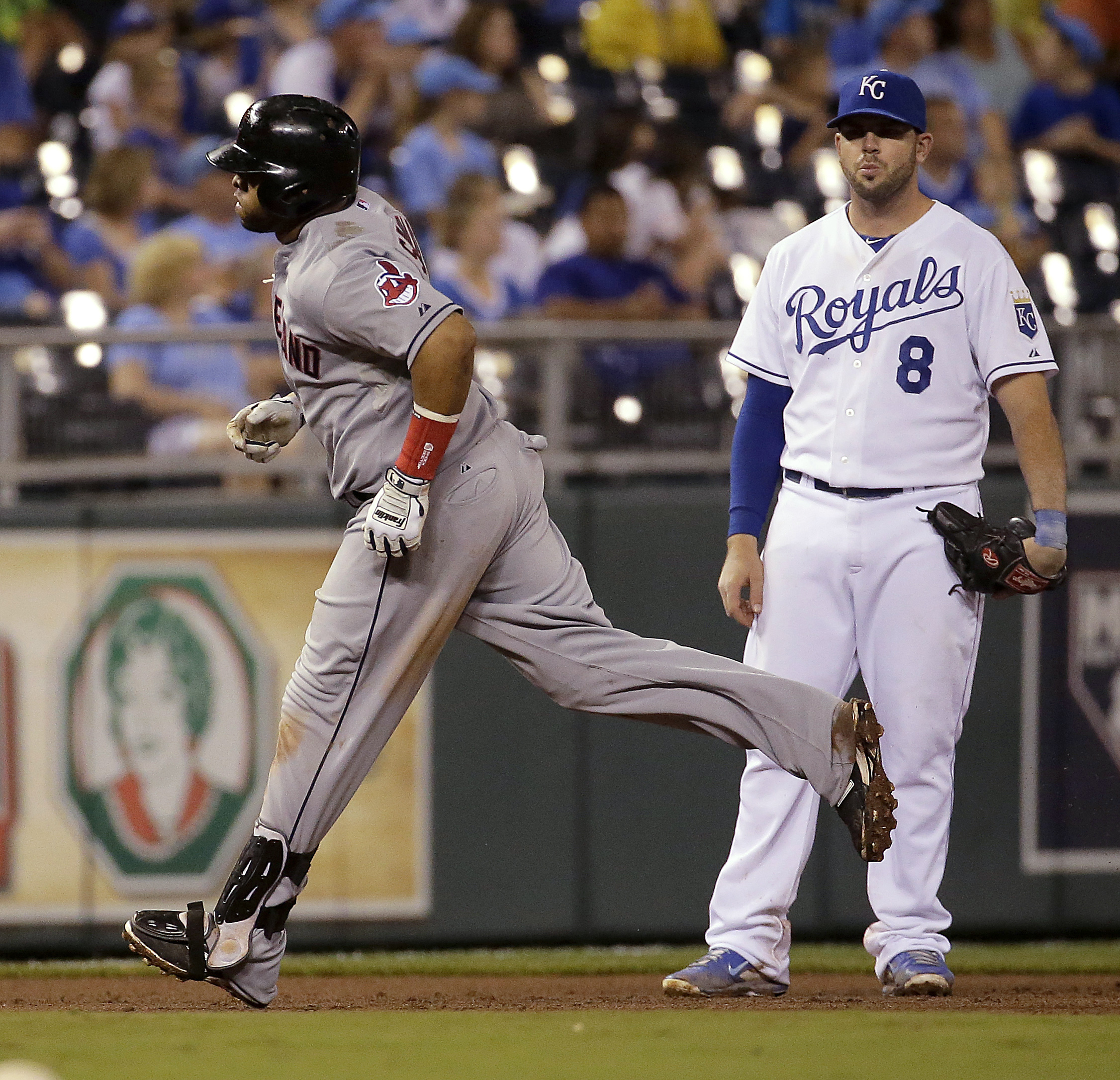 Royals' offense falters in 6-1 loss to Indians