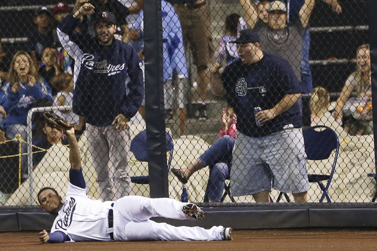 Grandal, Padres beat Dodgers 3-2 in 12