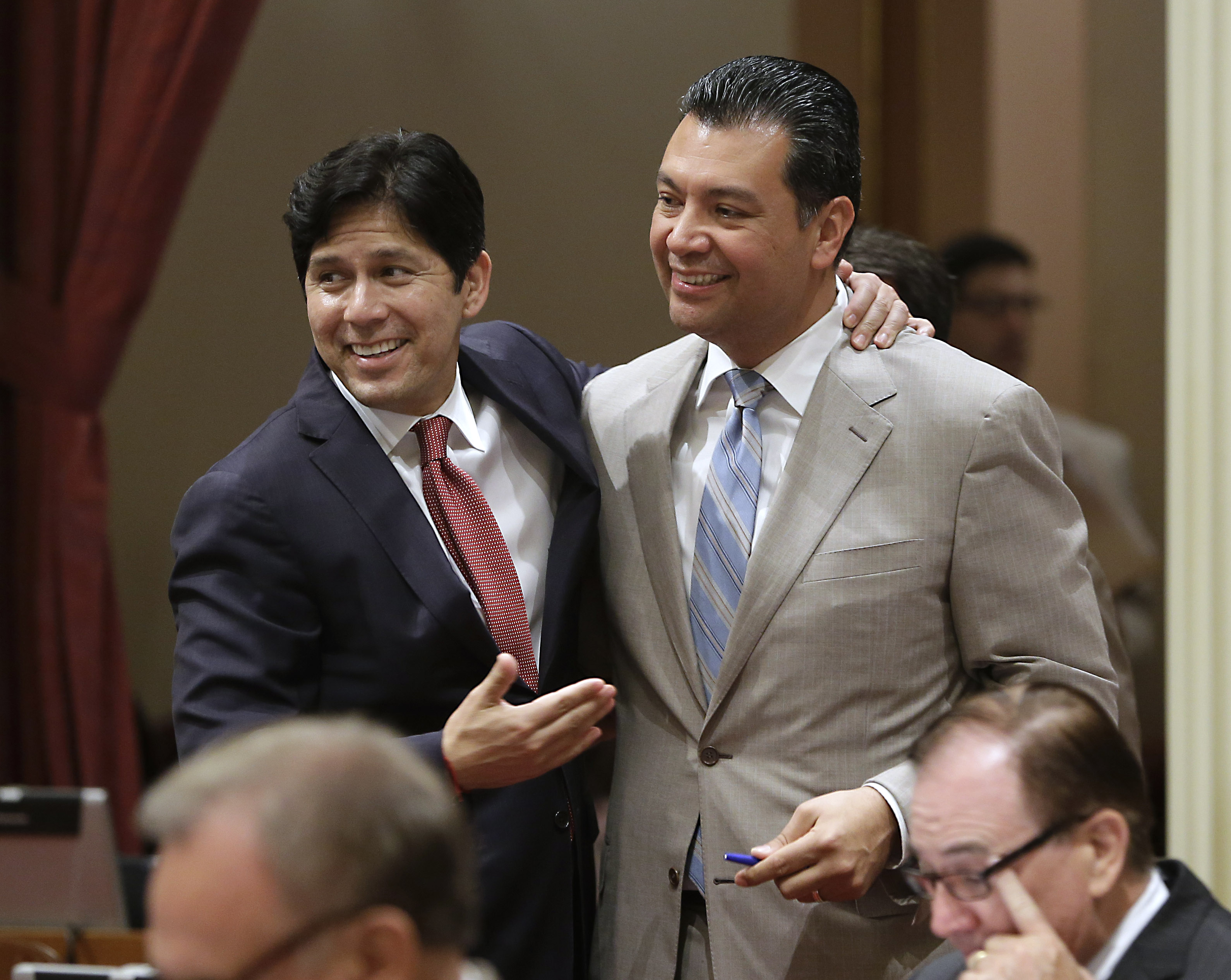 California lawmakers pass first US plastic bag ban