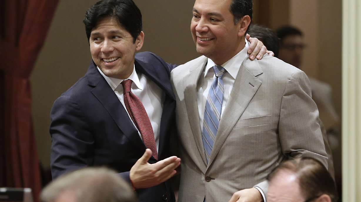 California lawmakers pass first US plastic bag ban