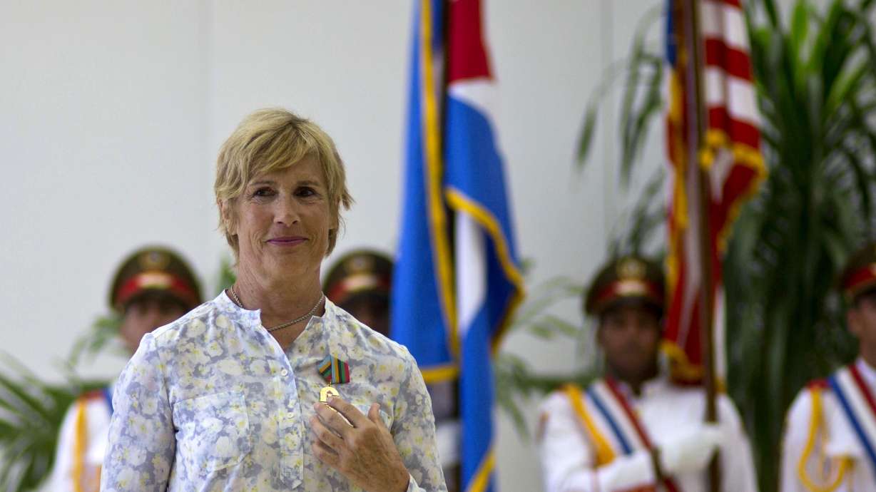 Cuba gives US swimmer Diana Nyad sporting medal