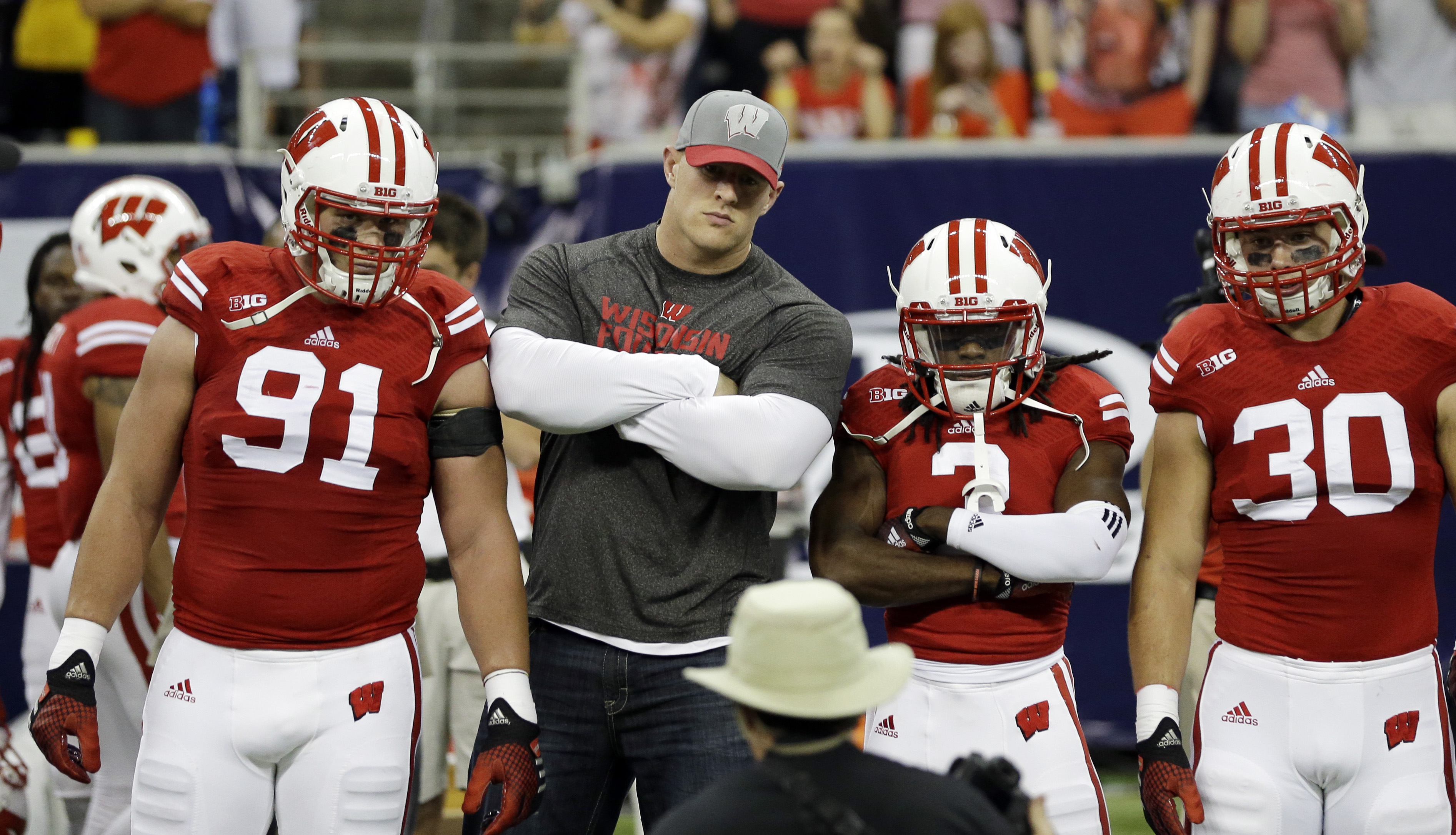 Badgers DE Zagzebski taken off on stretcher
