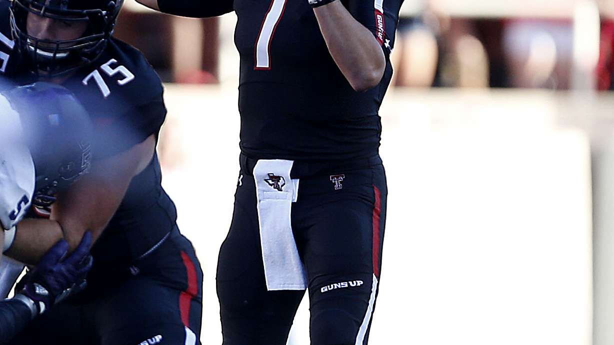 Texas Tech hangs on to beat Central Arkansas 42-35