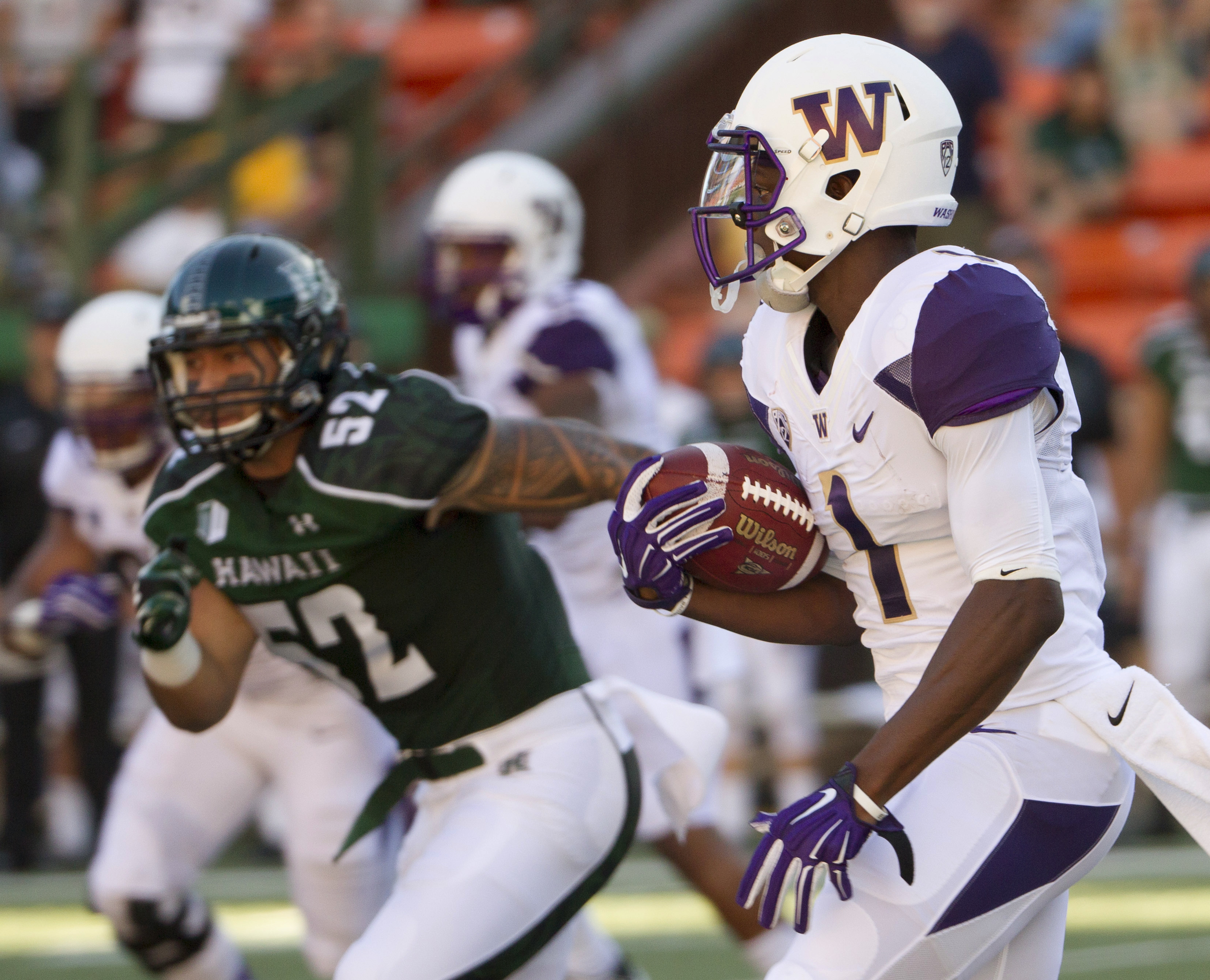 Ross helps No. 25 Washington edge Hawaii 17-16