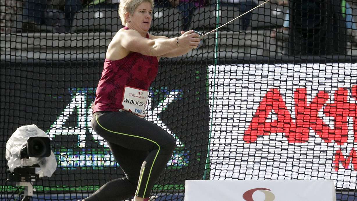 Wlodarczyk sets world record in women's hammer