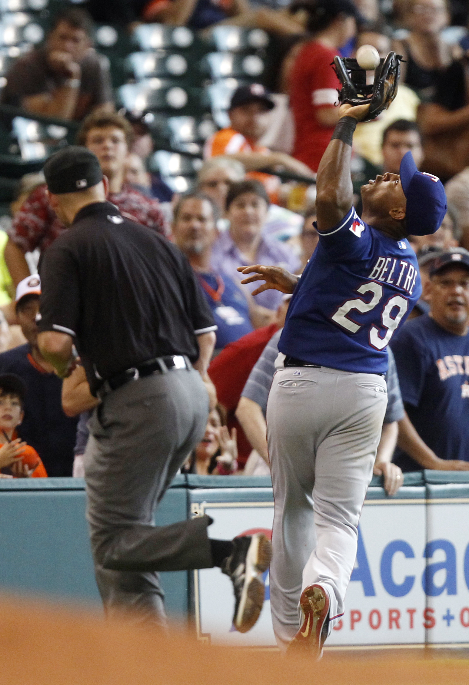 Dominguez, Altuve team up, lead Astros over Texas