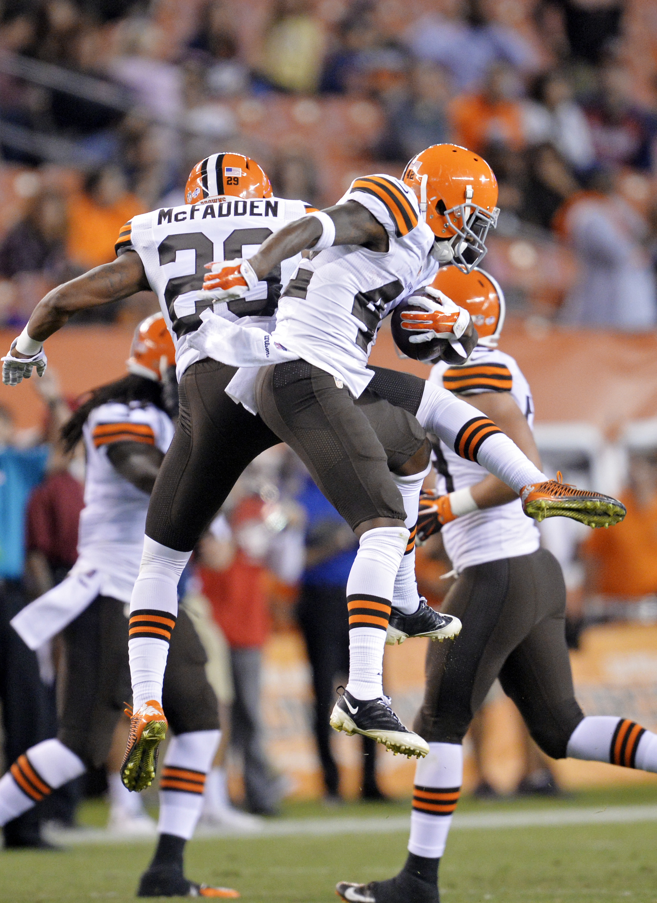 Jets claim CB McFadden off waivers from Browns