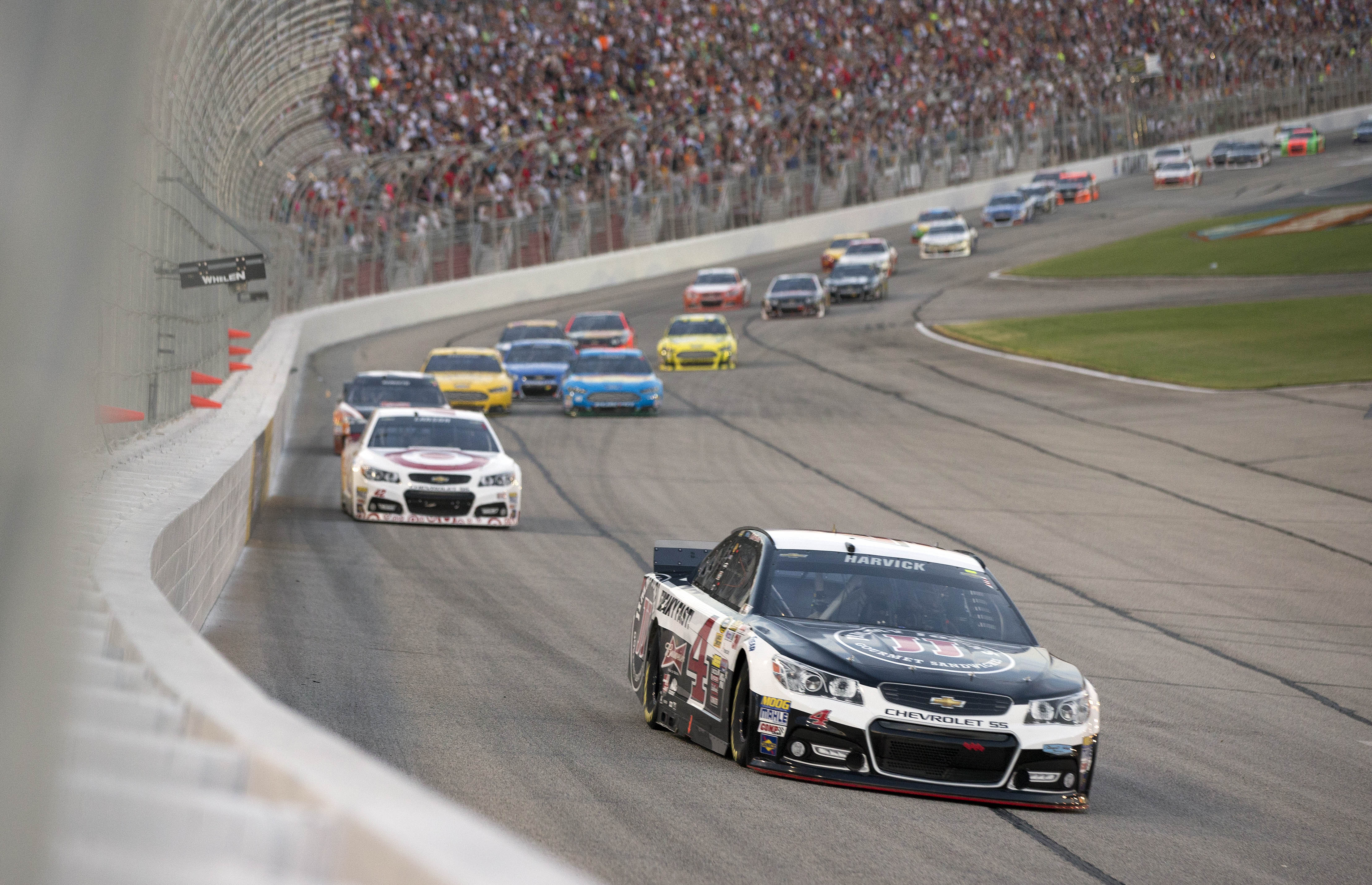 Kahne holds off Kenseth to win Atlanta shootout
