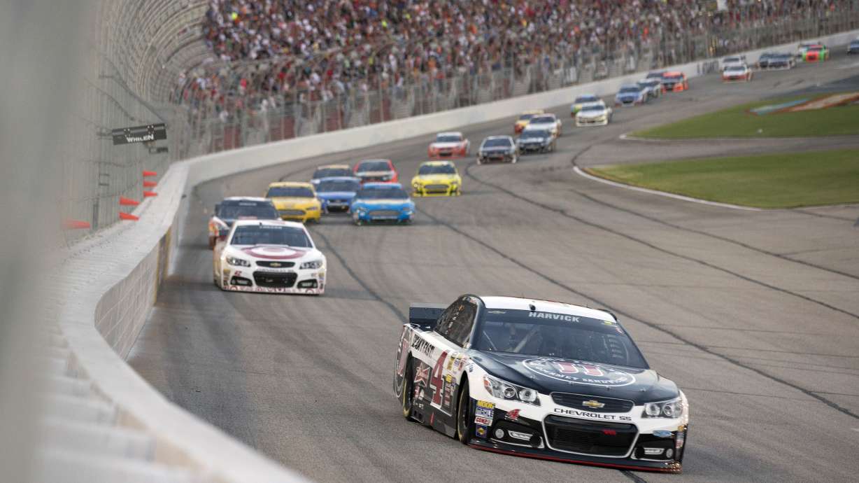 Kahne holds off Kenseth to win Atlanta shootout