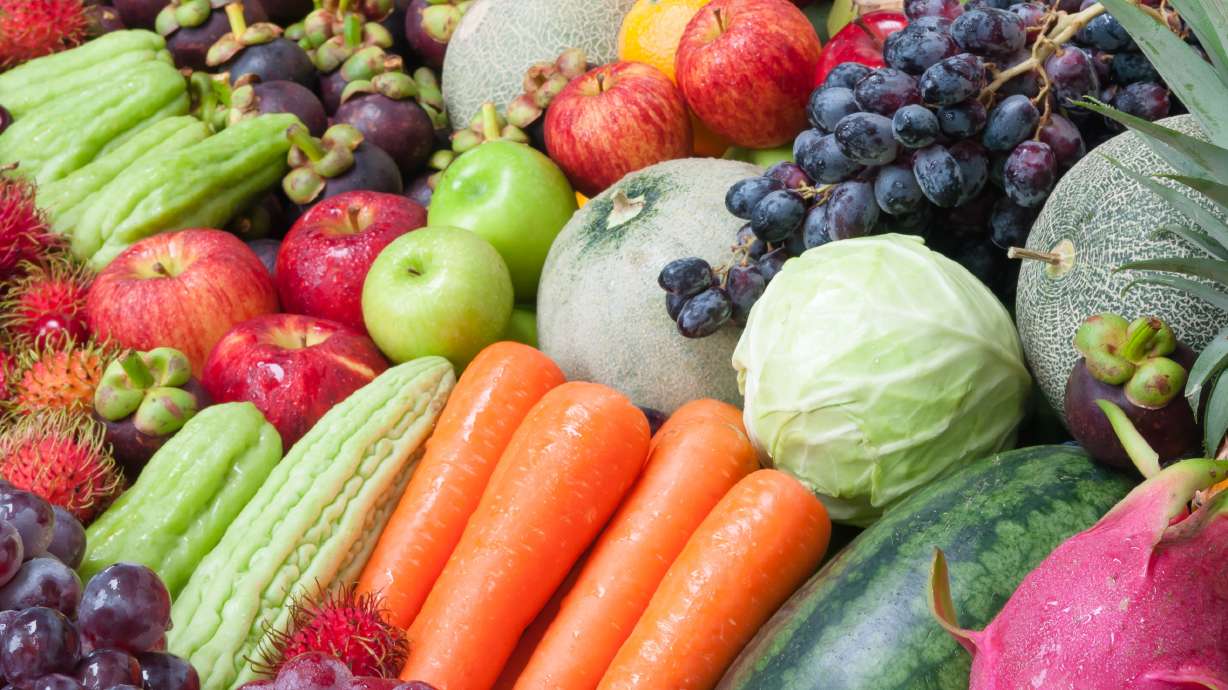US eating habits improve a bit — except among poor