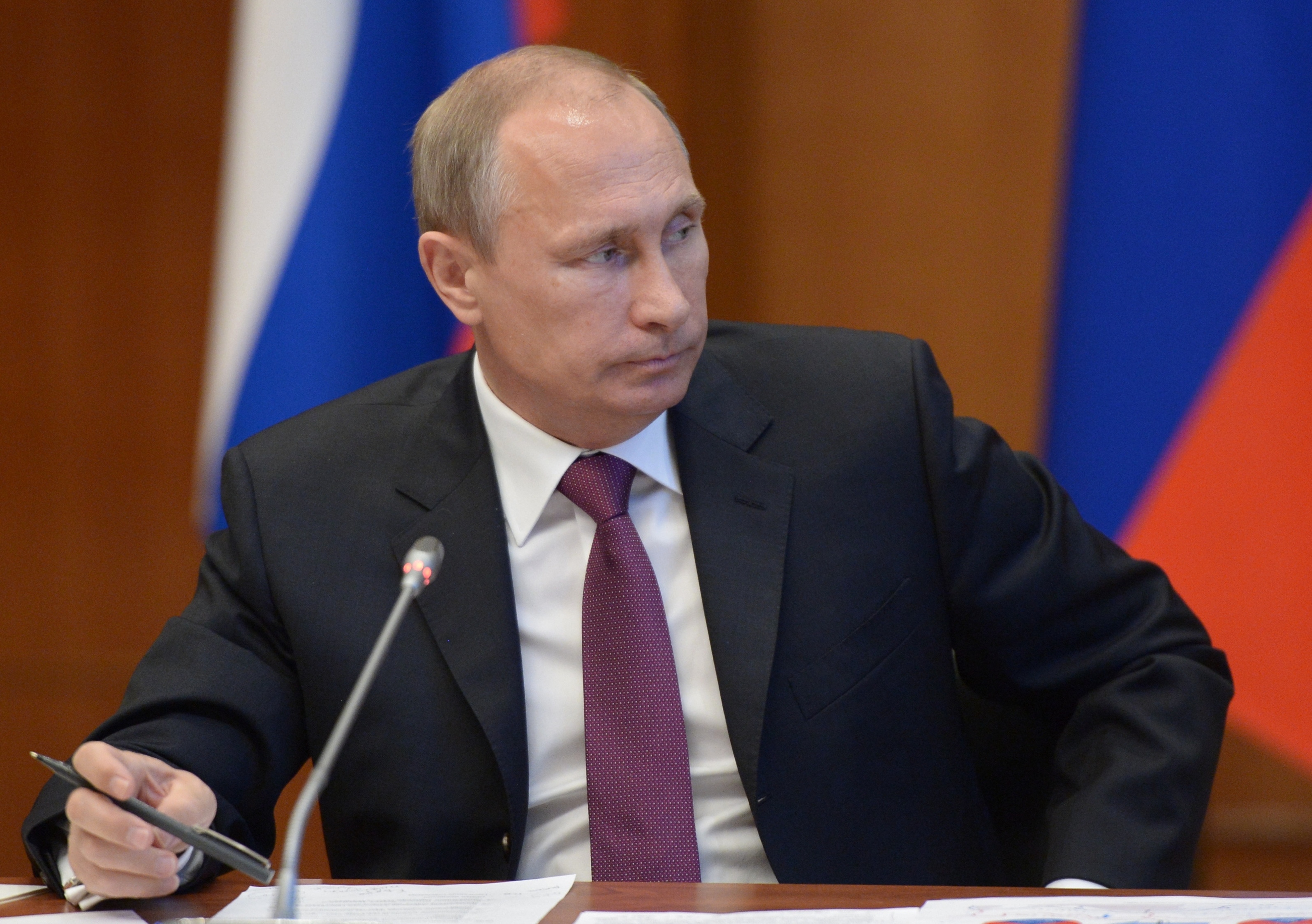 Ukrainian troops routed as Russia talks tough