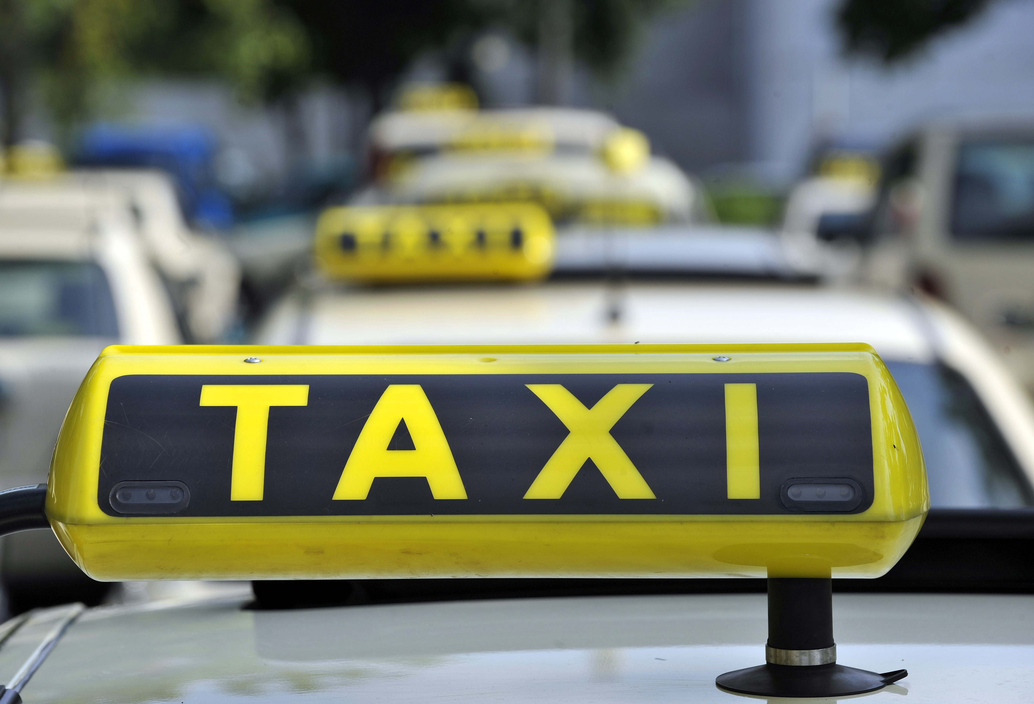 Drunken cab driver intentionally rammed vehicle, punched officer, police say