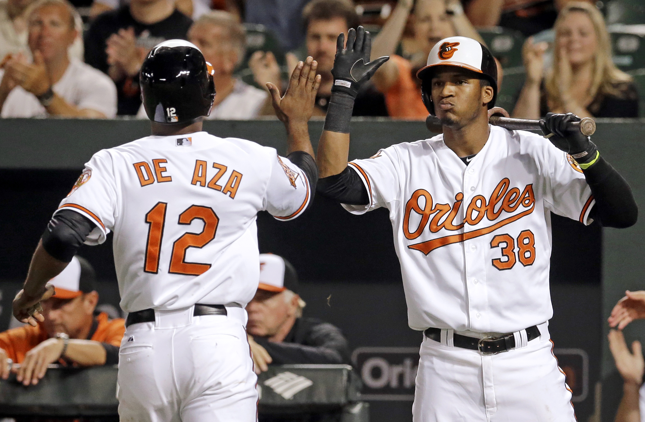 Orioles beat Reds 5-4 to extend lead in AL East
