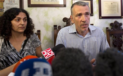 España: Padres se reúnen con hijo enfermo