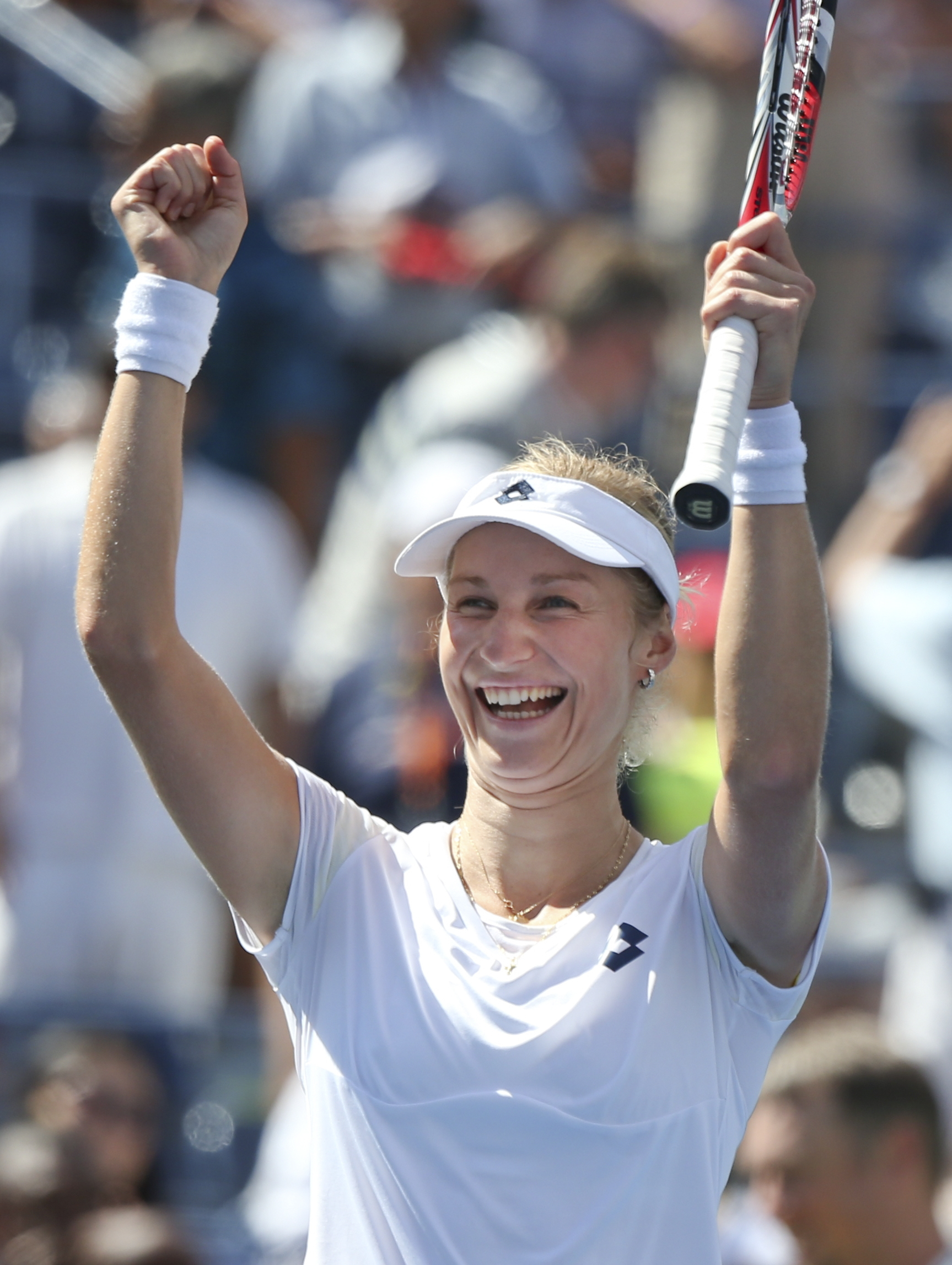 Makarova beats Azarenka to reach US Open semis