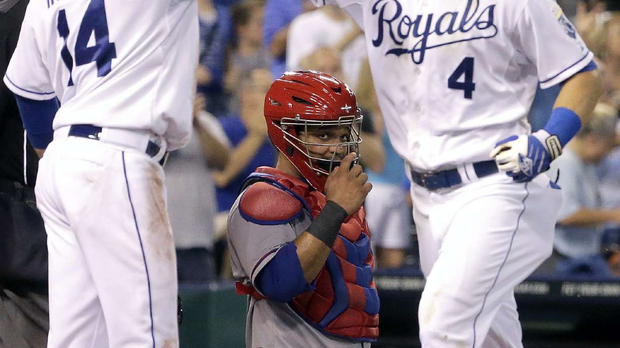 Gordon's 2-run shot leads Royals over Rangers 4-1