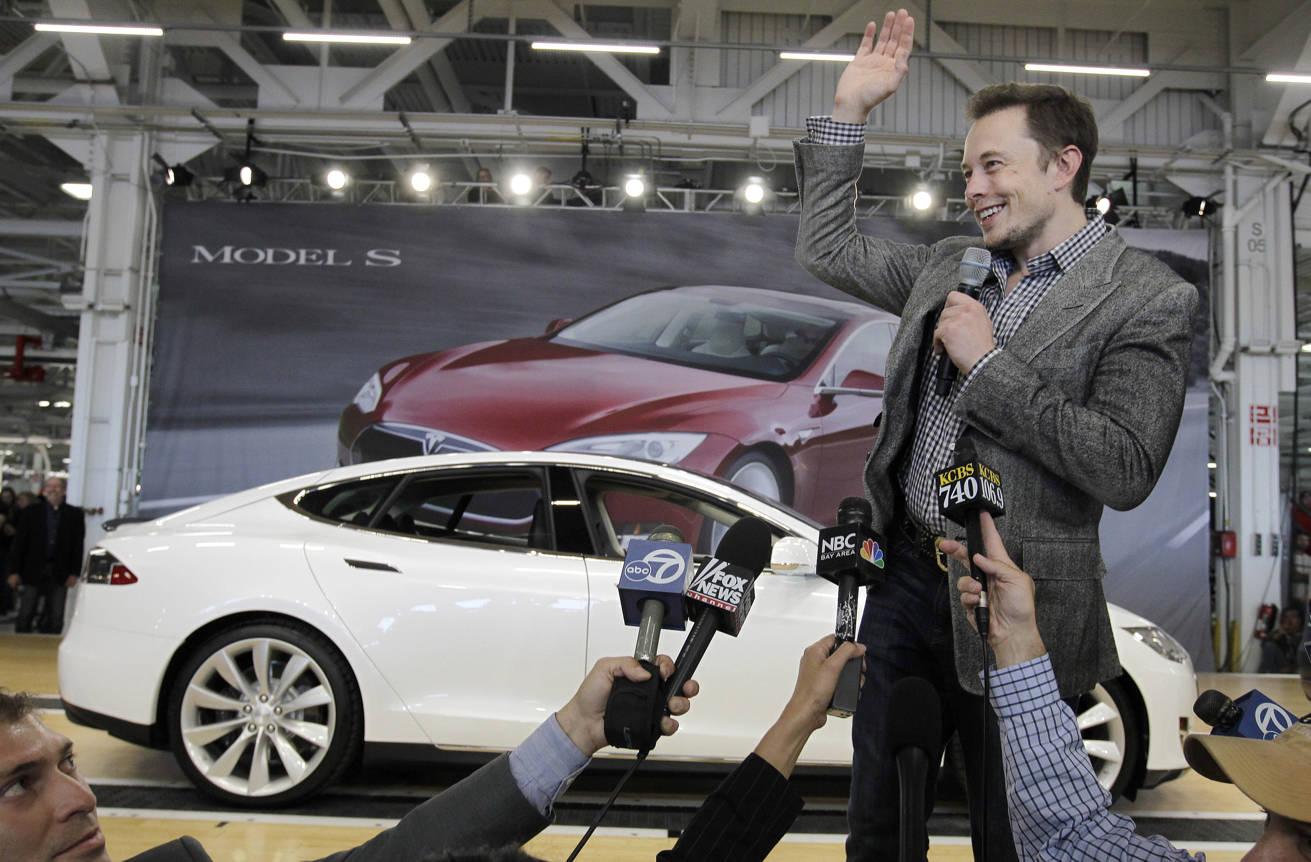 Nevada offers Tesla up to $1.3B for battery plant