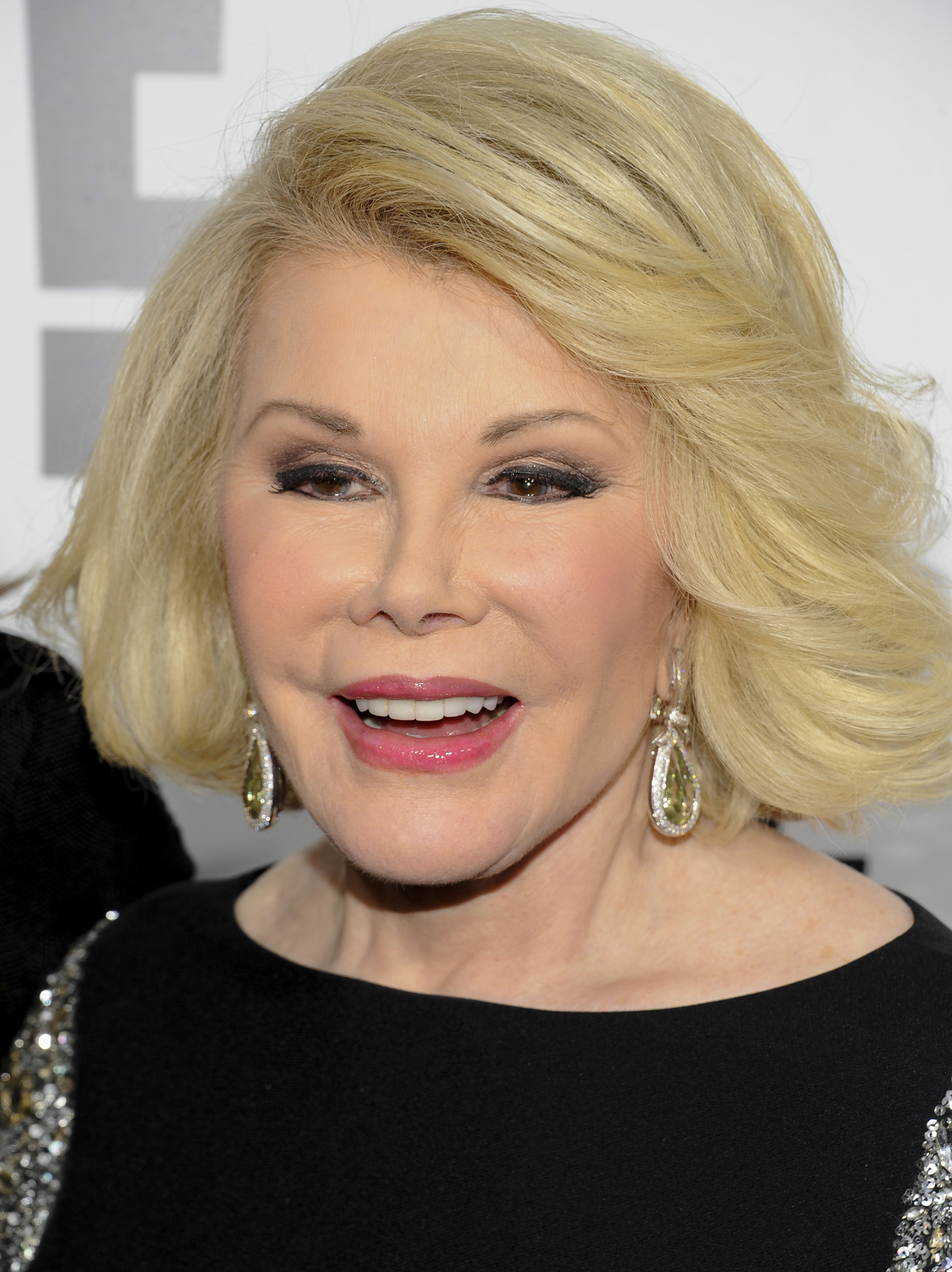 NY health investigators eye Joan Rivers' case