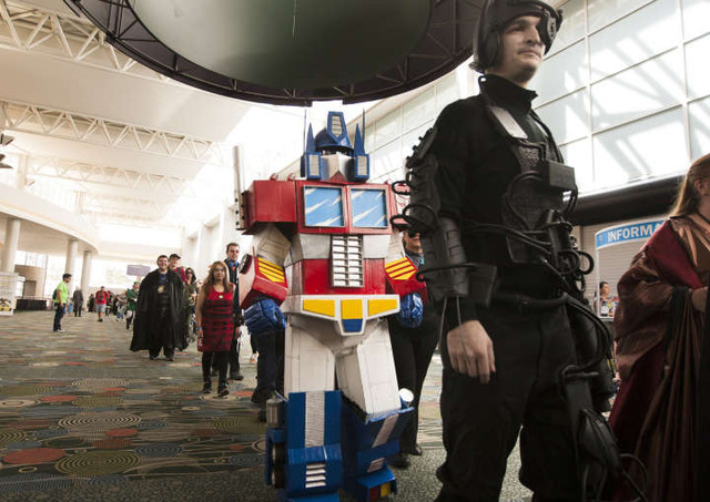 Photo gallery: Costumes of Comic Con