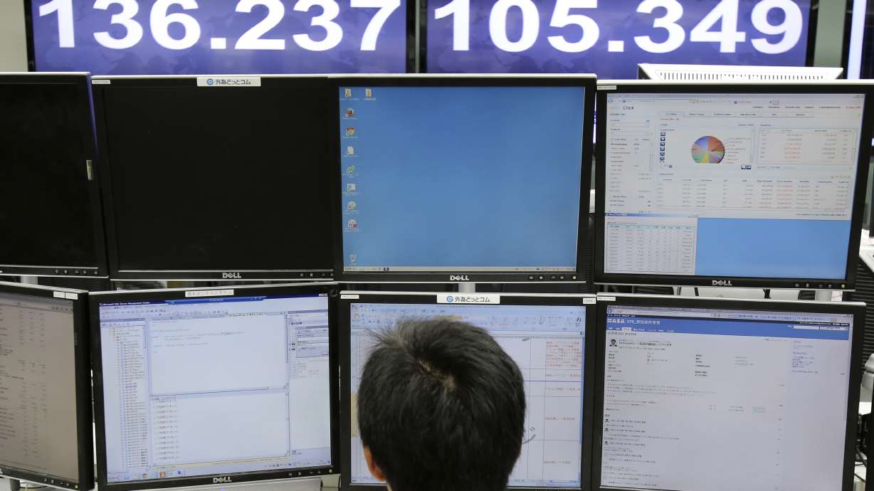 S&P 500 hits record on dividend stocks, Ukraine