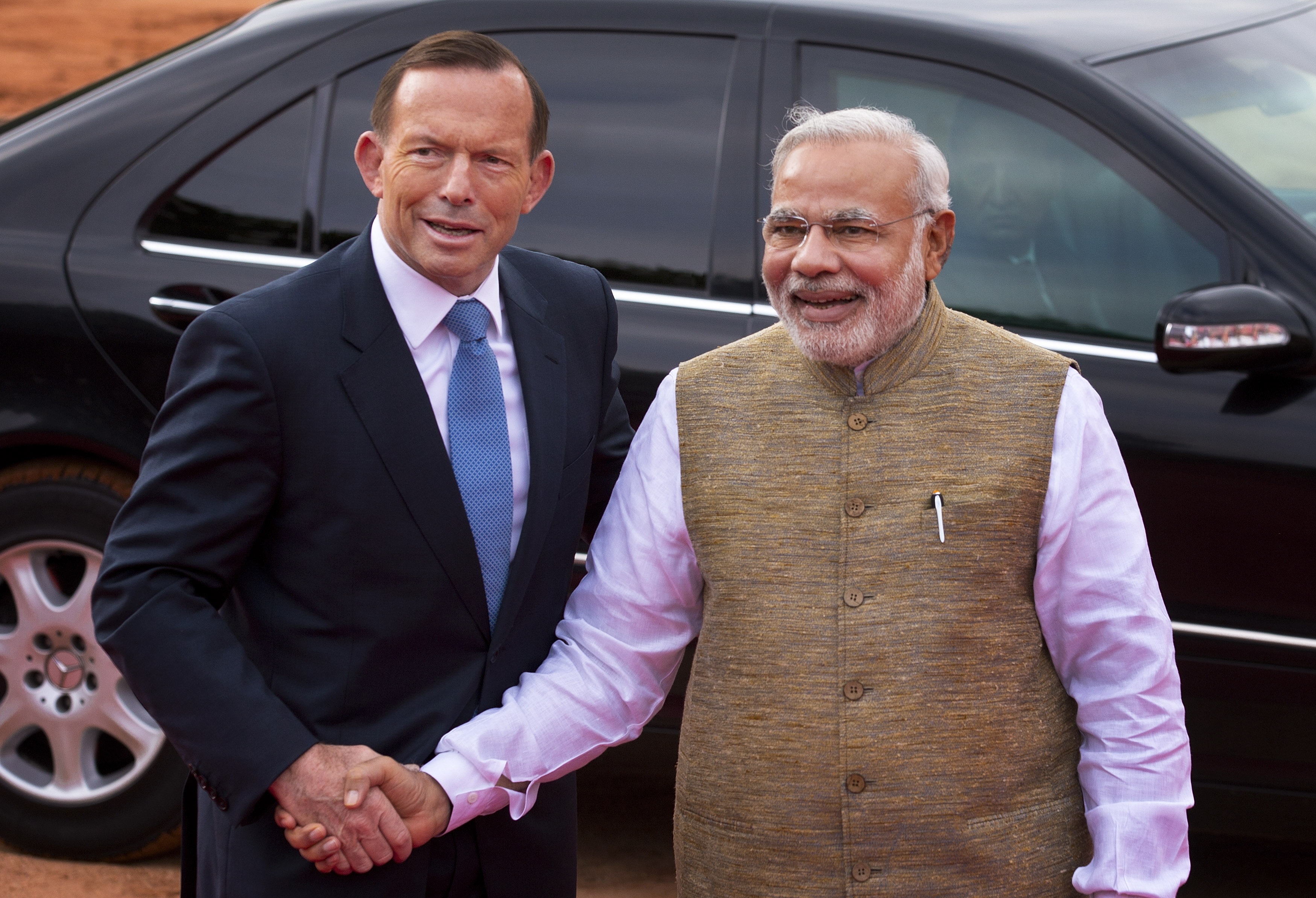 Australia signs uranium export deal with India