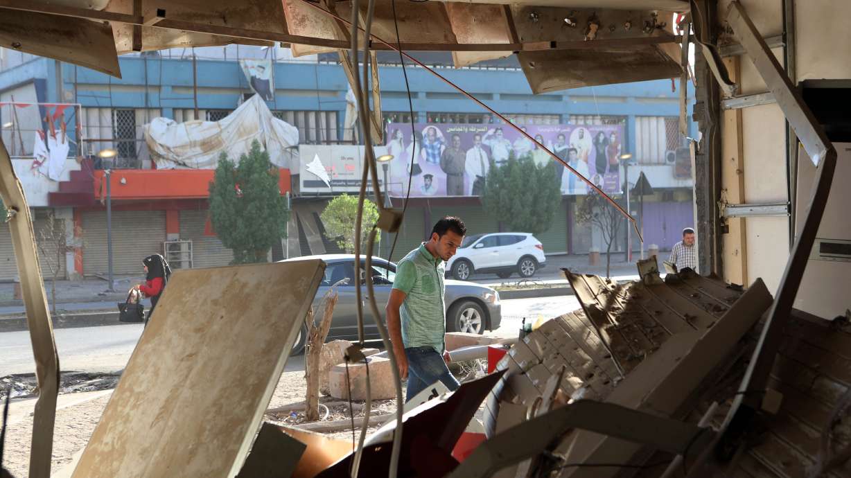 Iraq attacks kill 17 as mass grave found