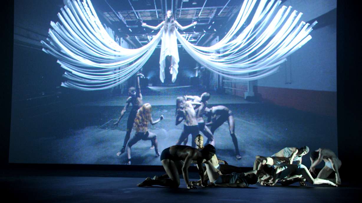 Gareth Pugh puts on a NY fashion show _ sort of