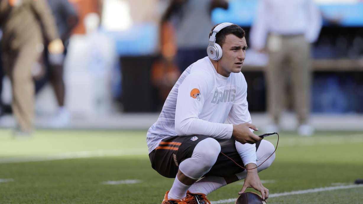 Manziel fighting off critics as opener nears