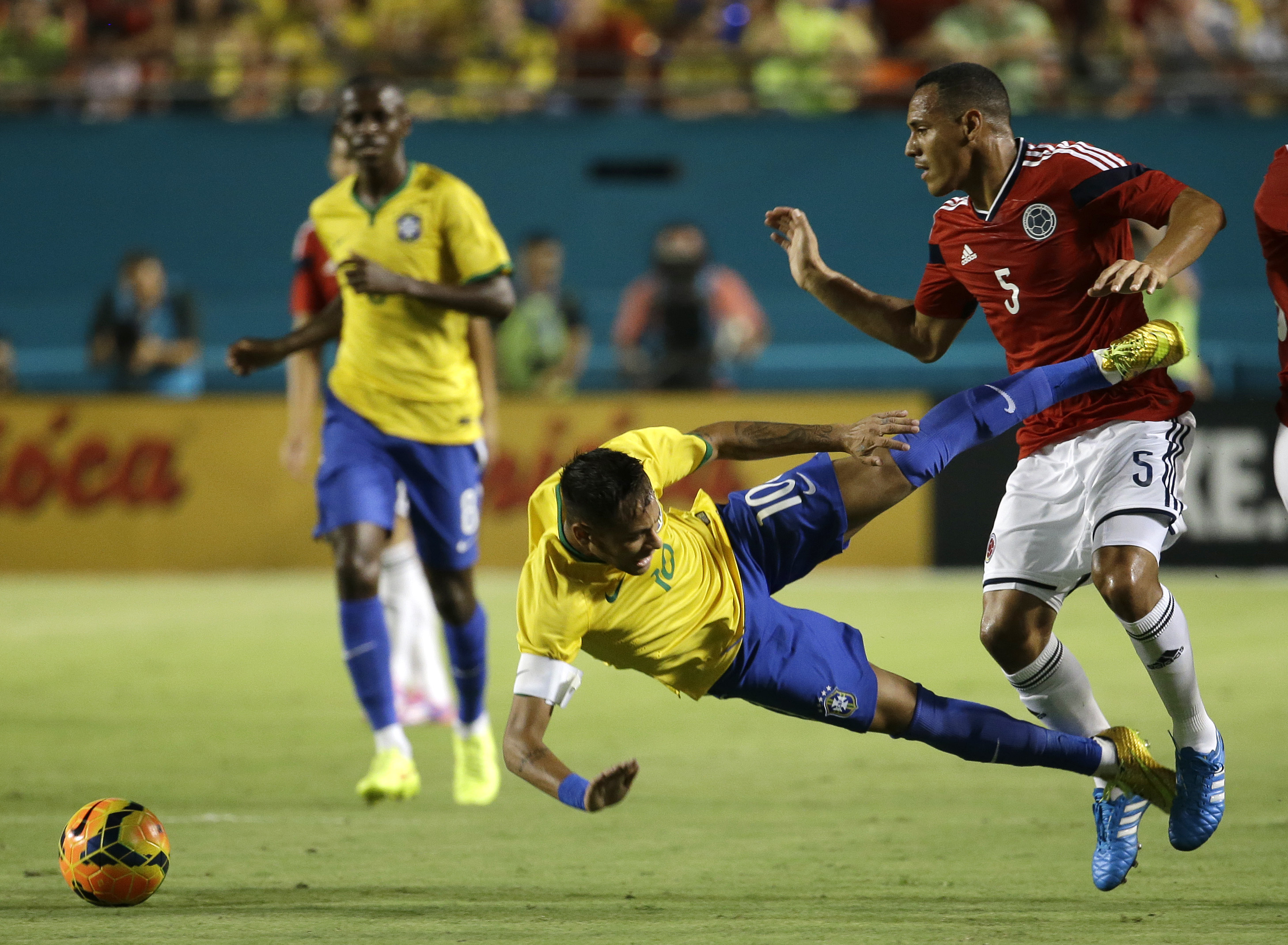Neymar's late goal lifts Brazil past Colombia, 1-0