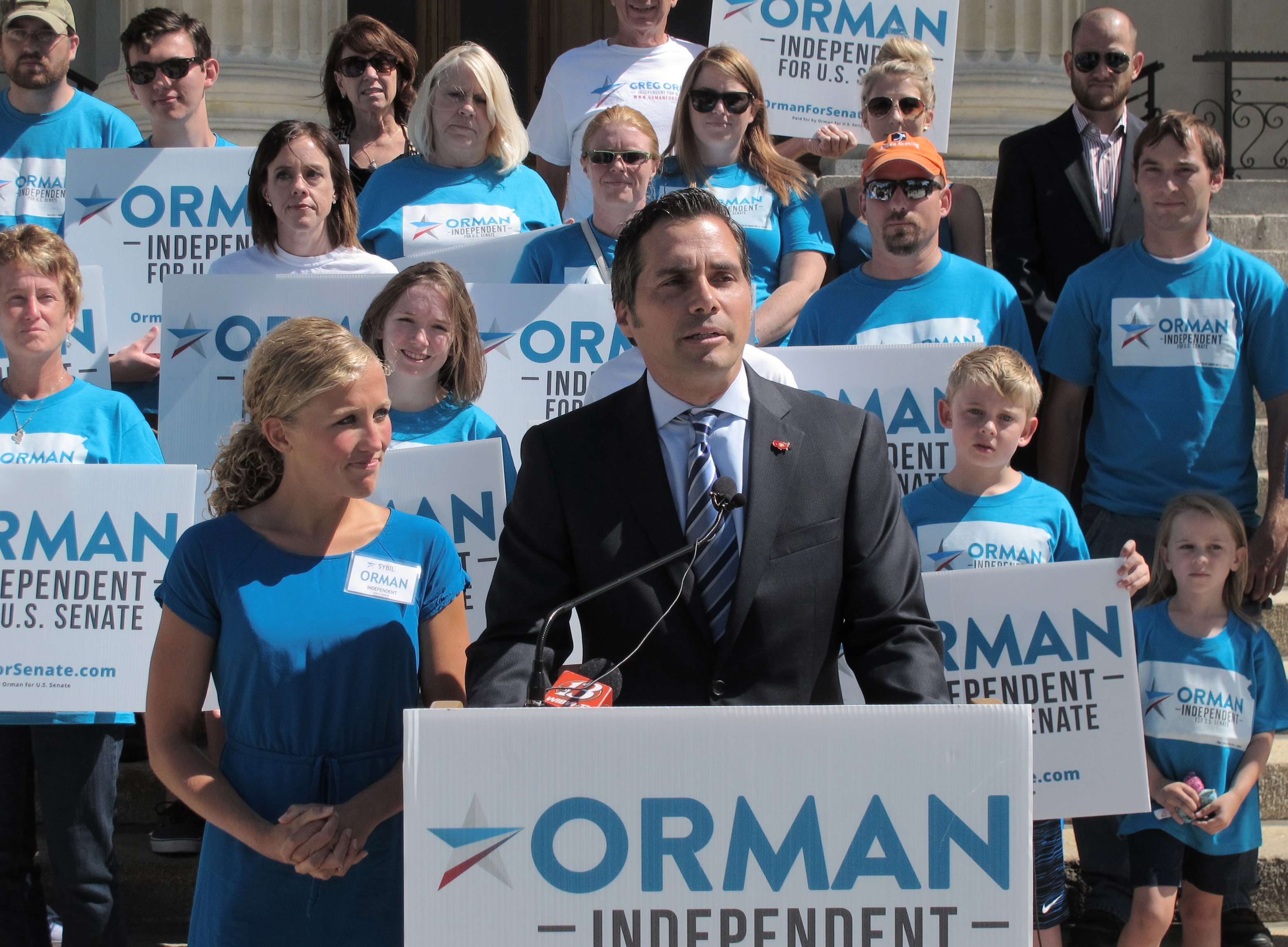 Roberts calls independent challenger a liberal