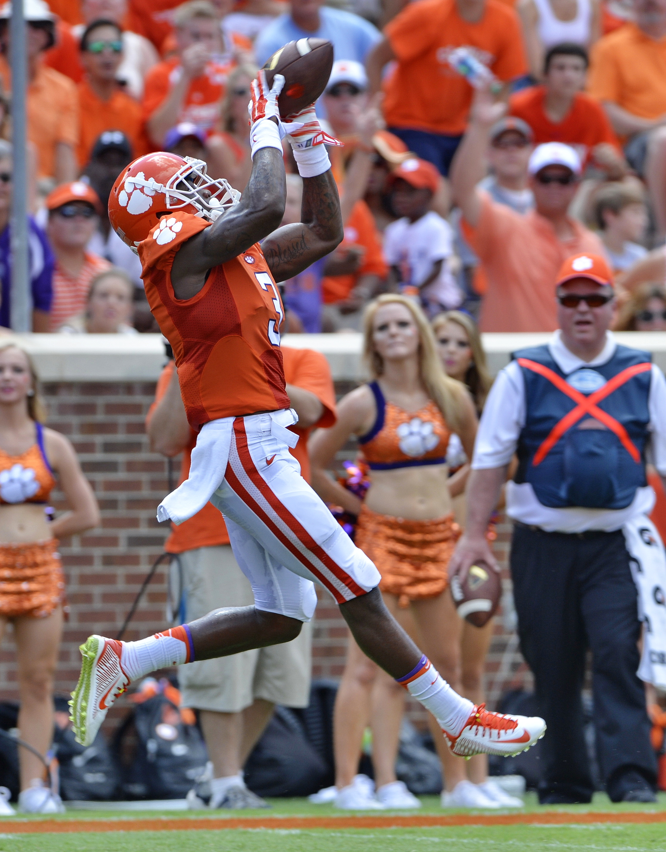 No. 23 Clemson revs up offense in 73-7 win