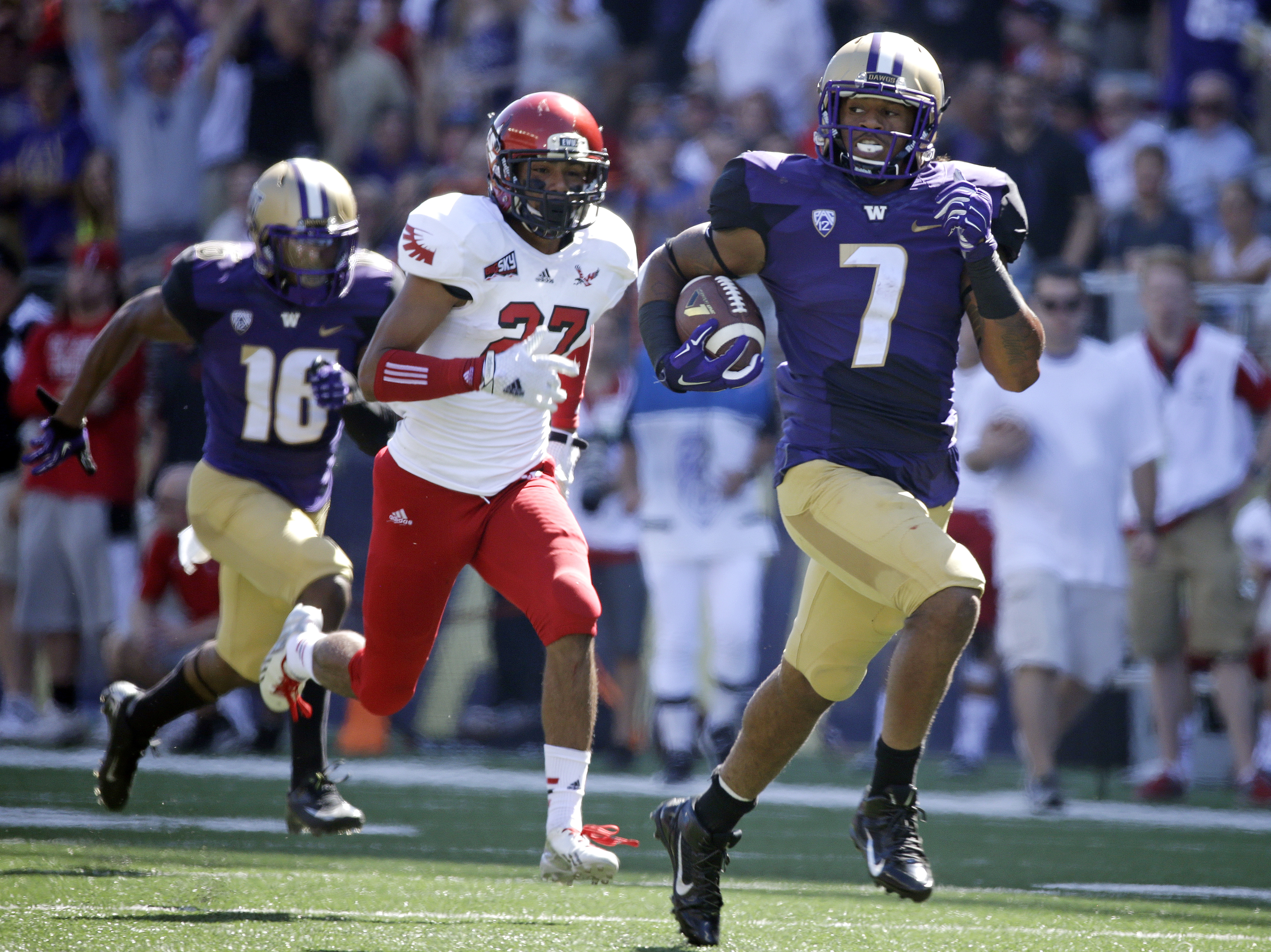 Huskies hold off Eagles in wild 59-52 win