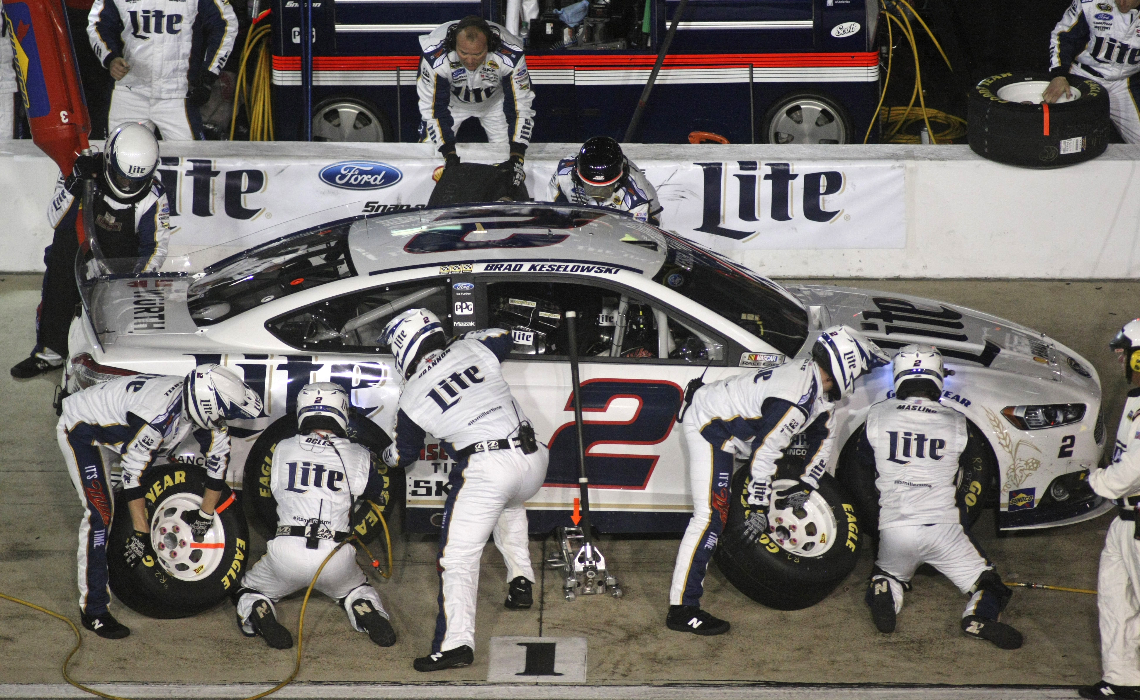 Keselowski routs Richmond field to grab top seed
