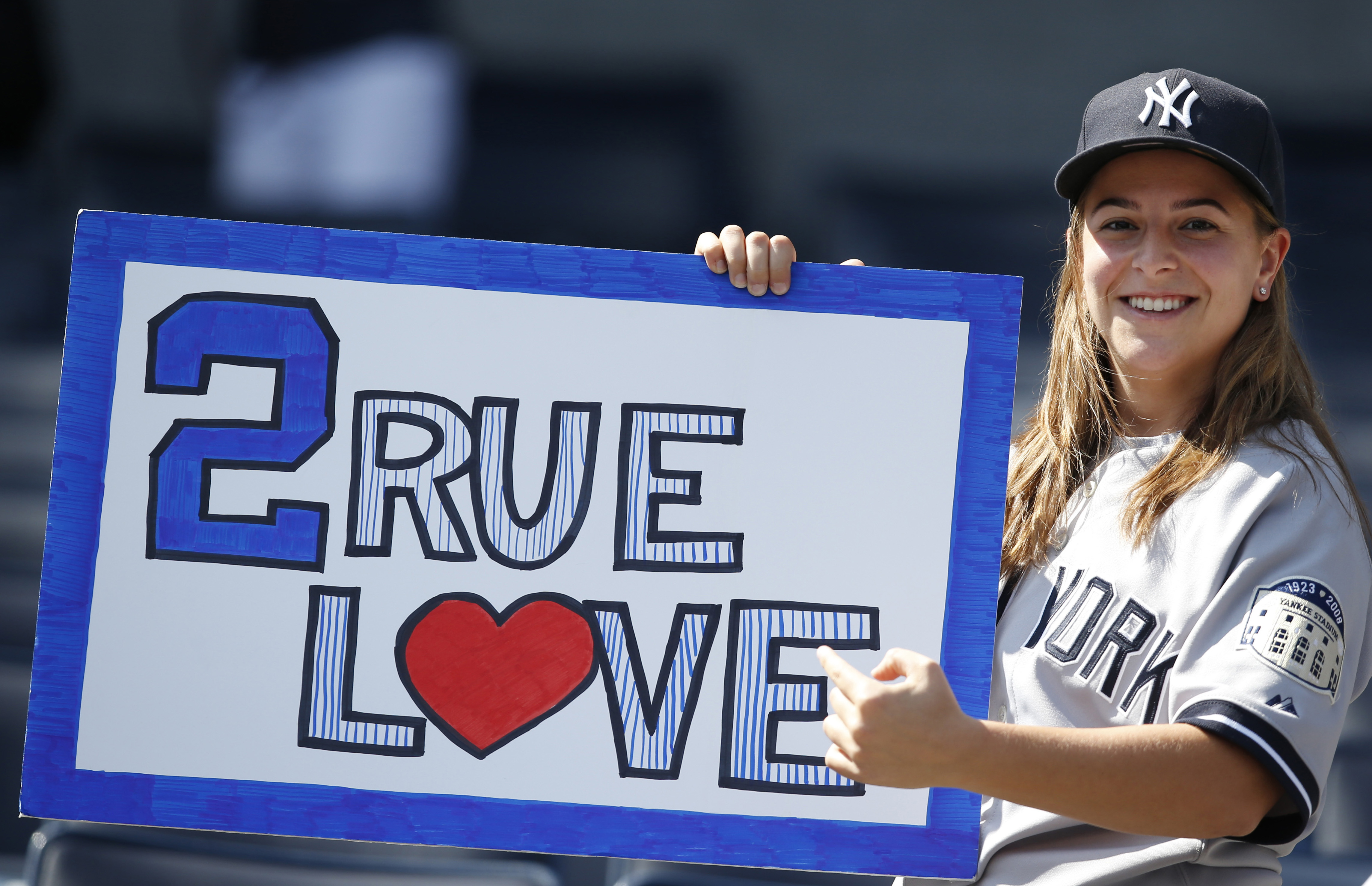 Captain cool as always, Jeter honored by Yankees