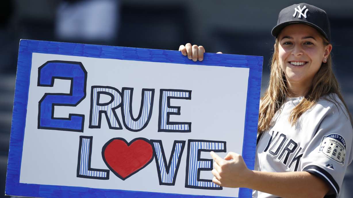 Captain cool as always, Jeter honored by Yankees