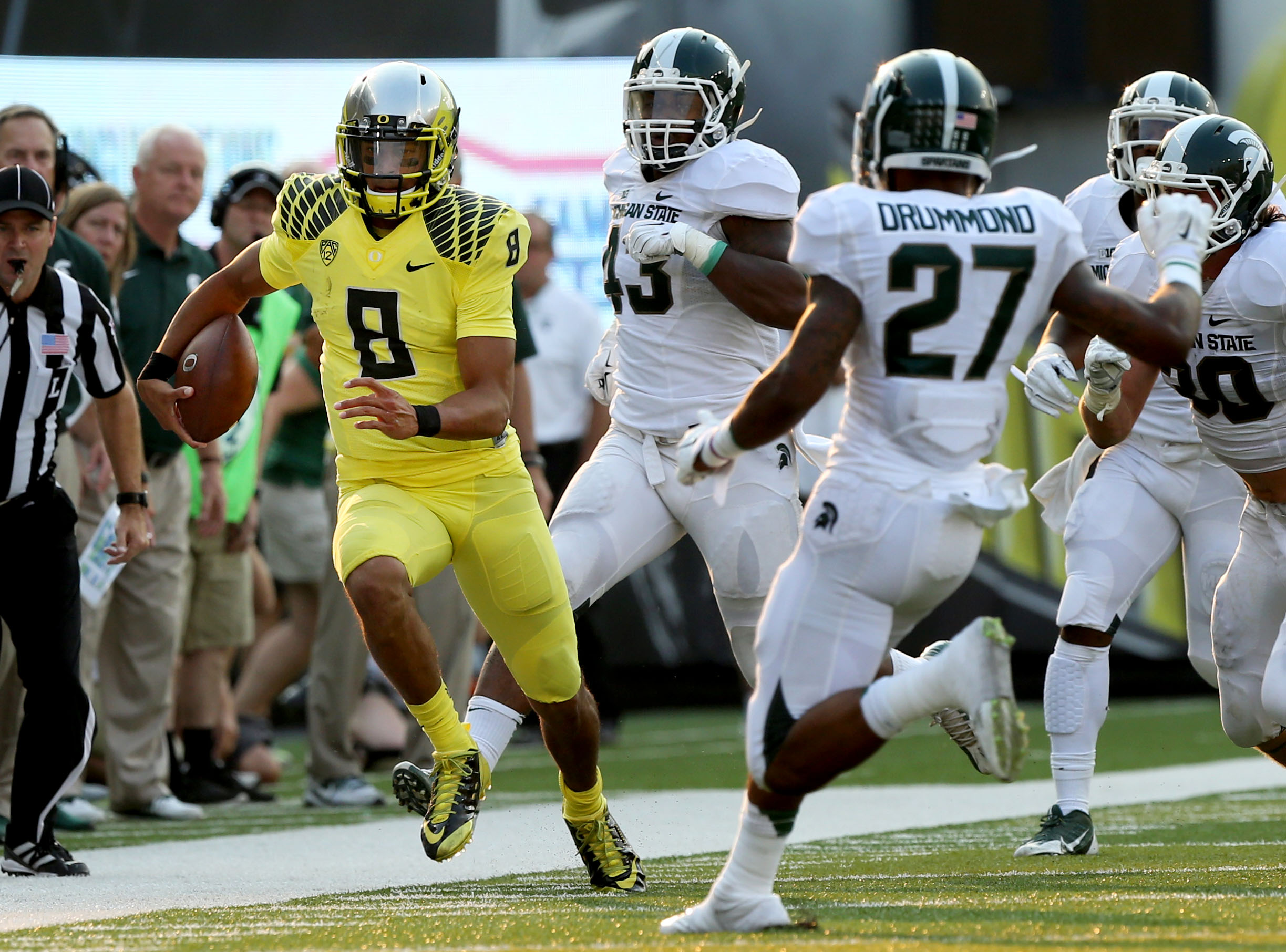 Mariota piles up Oregon records