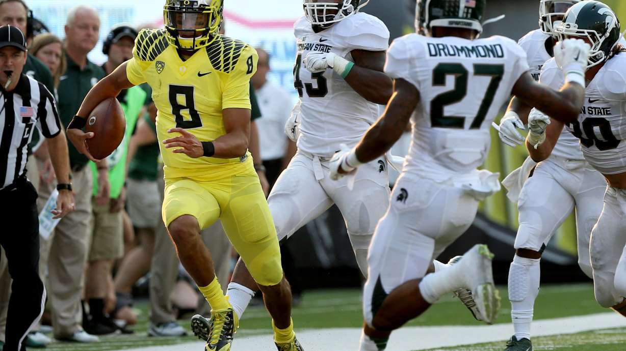 Mariota piles up Oregon records