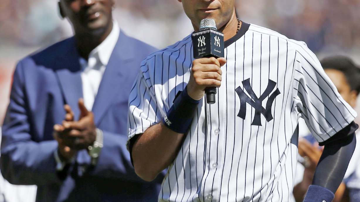 Jeter answers reporter's phone during conference