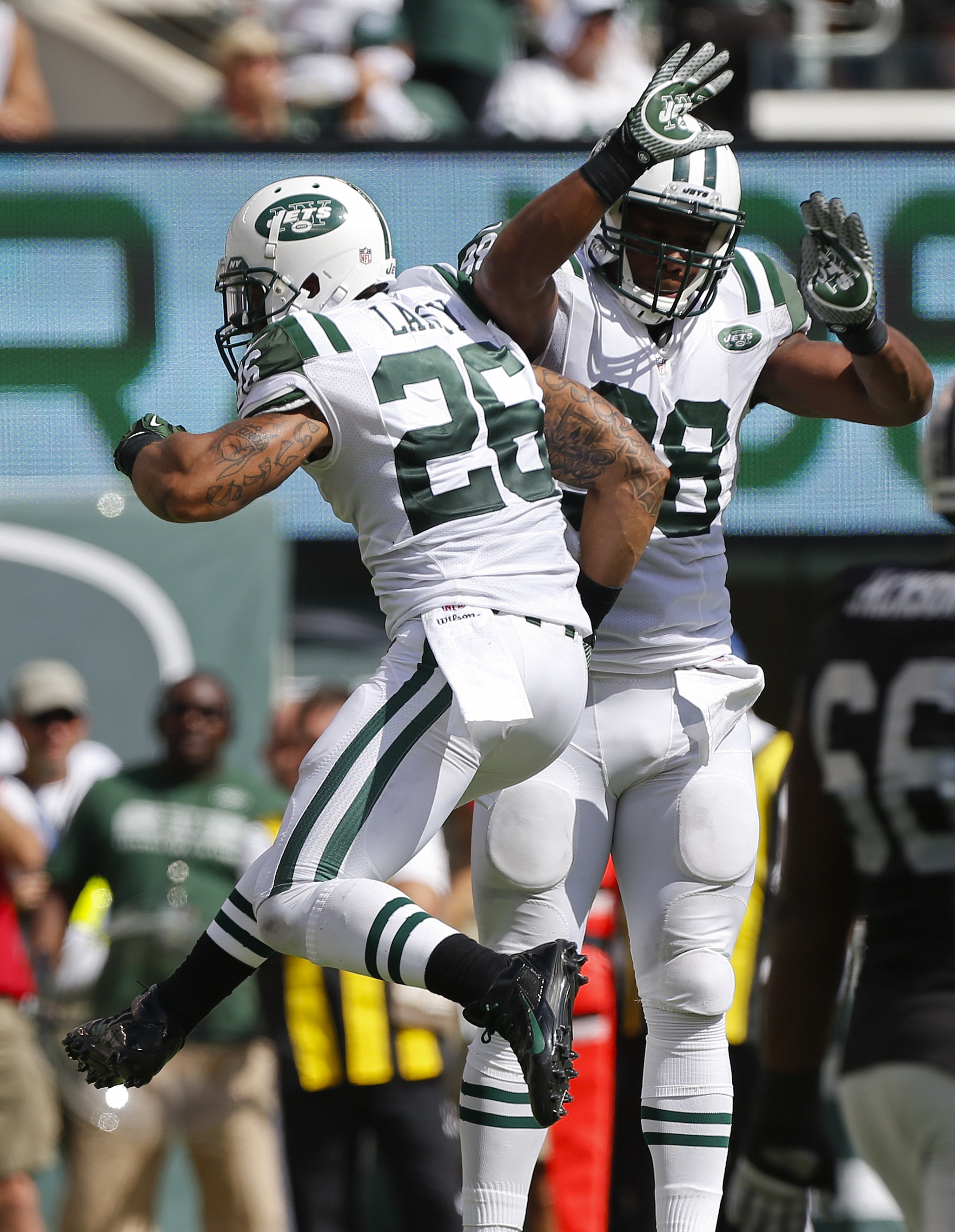 Jets push around Raiders in 19-14 victory