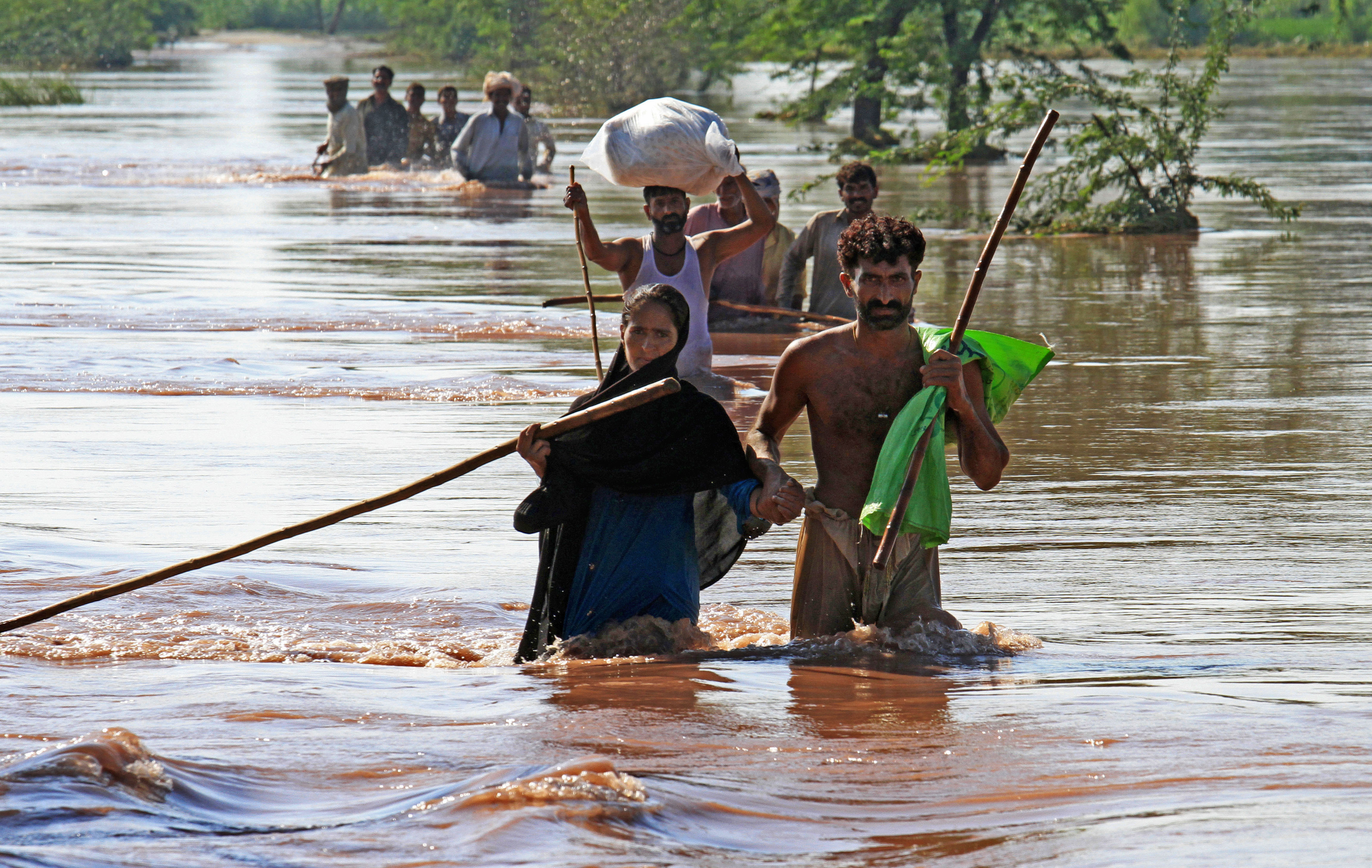 Raging floods kill over 440 in Pakistan, India