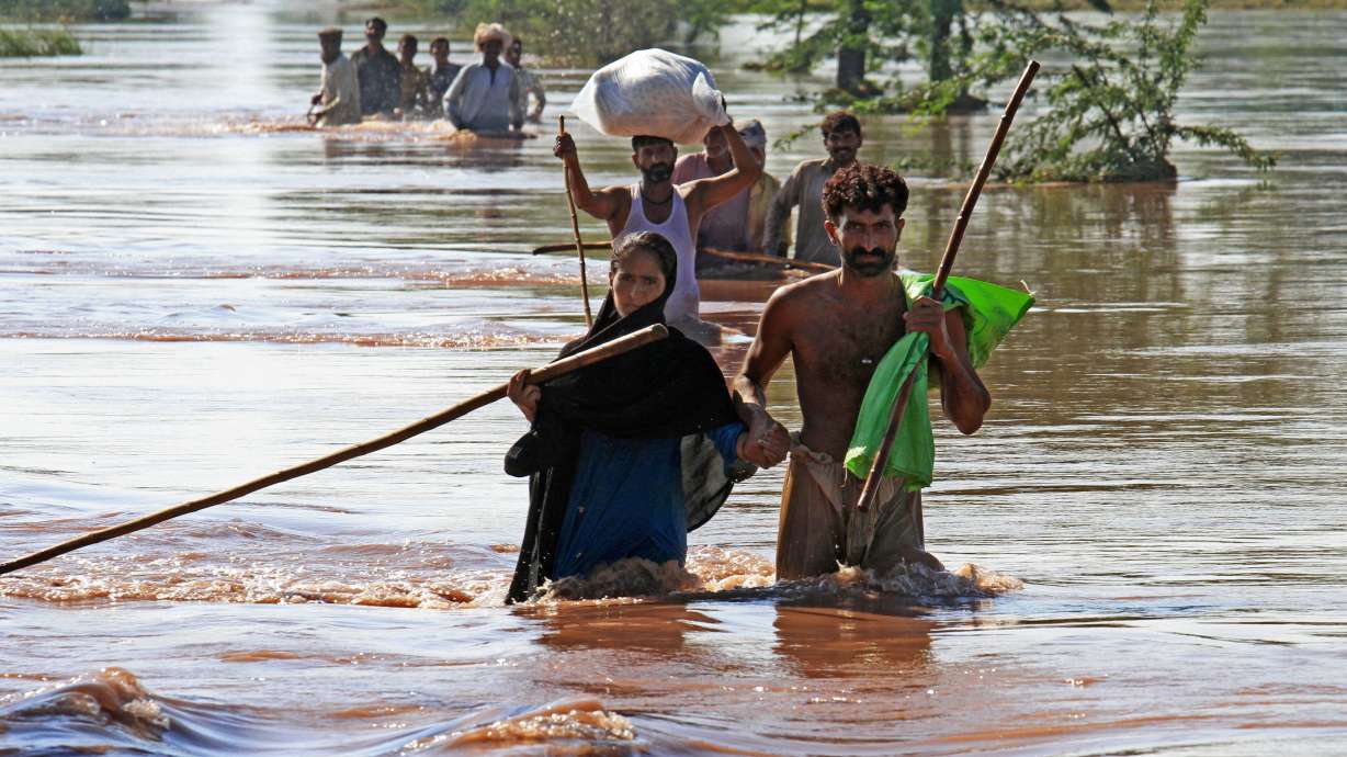 Raging floods kill over 440 in Pakistan, India