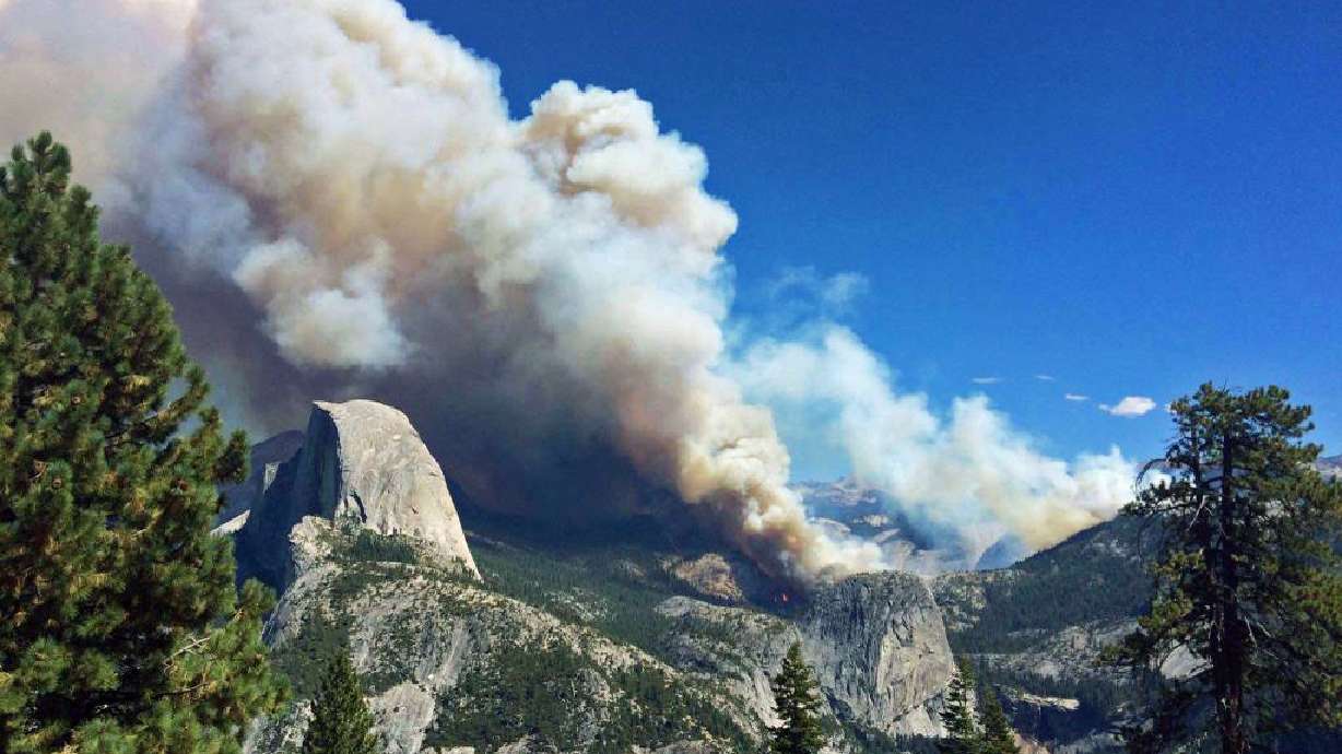 Wildfire sends smoke into famed Yosemite Valley