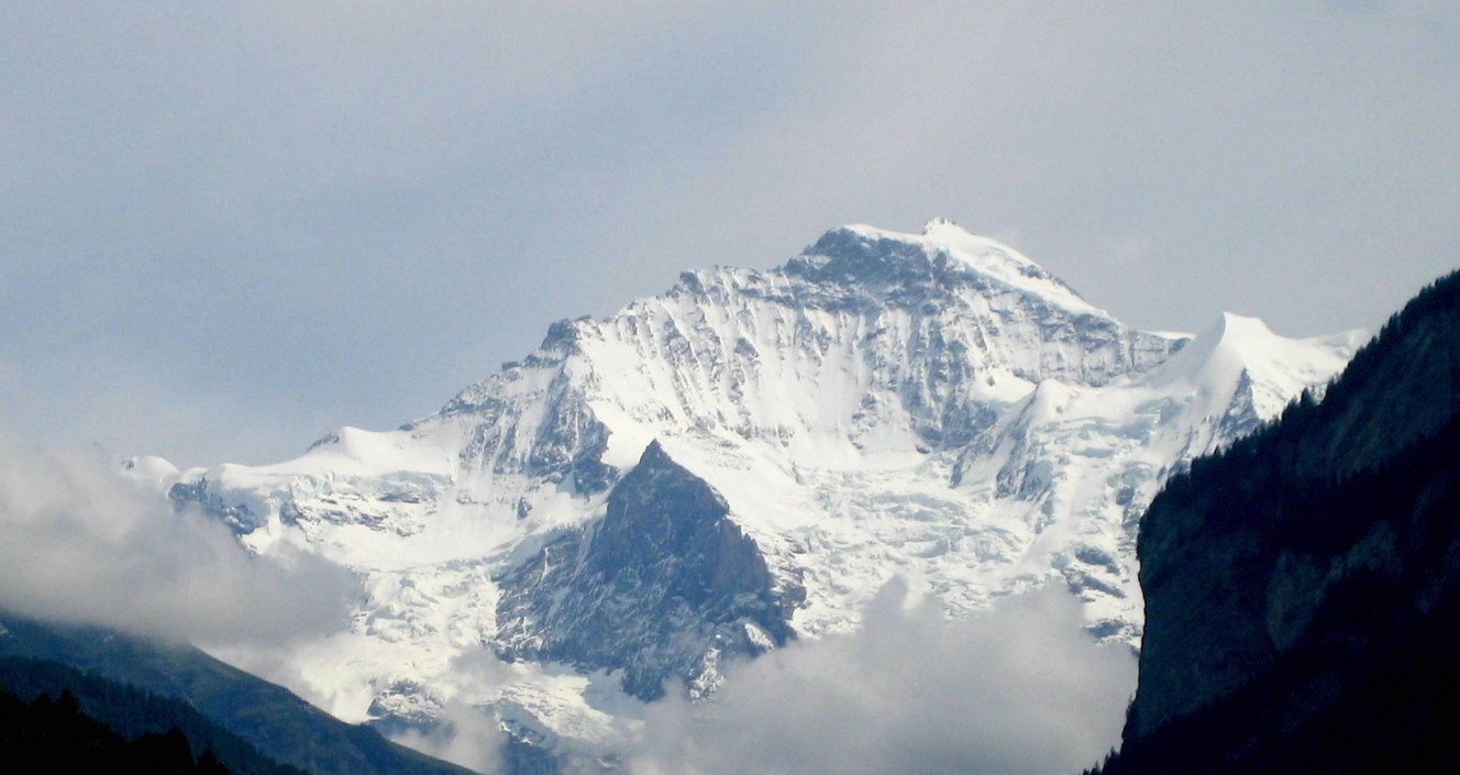 New suspension bridge will connect 2 mountain peaks in Swiss Alps