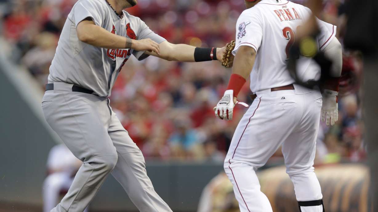 Mesoraco homers, leads Reds over Cardinals 9-5