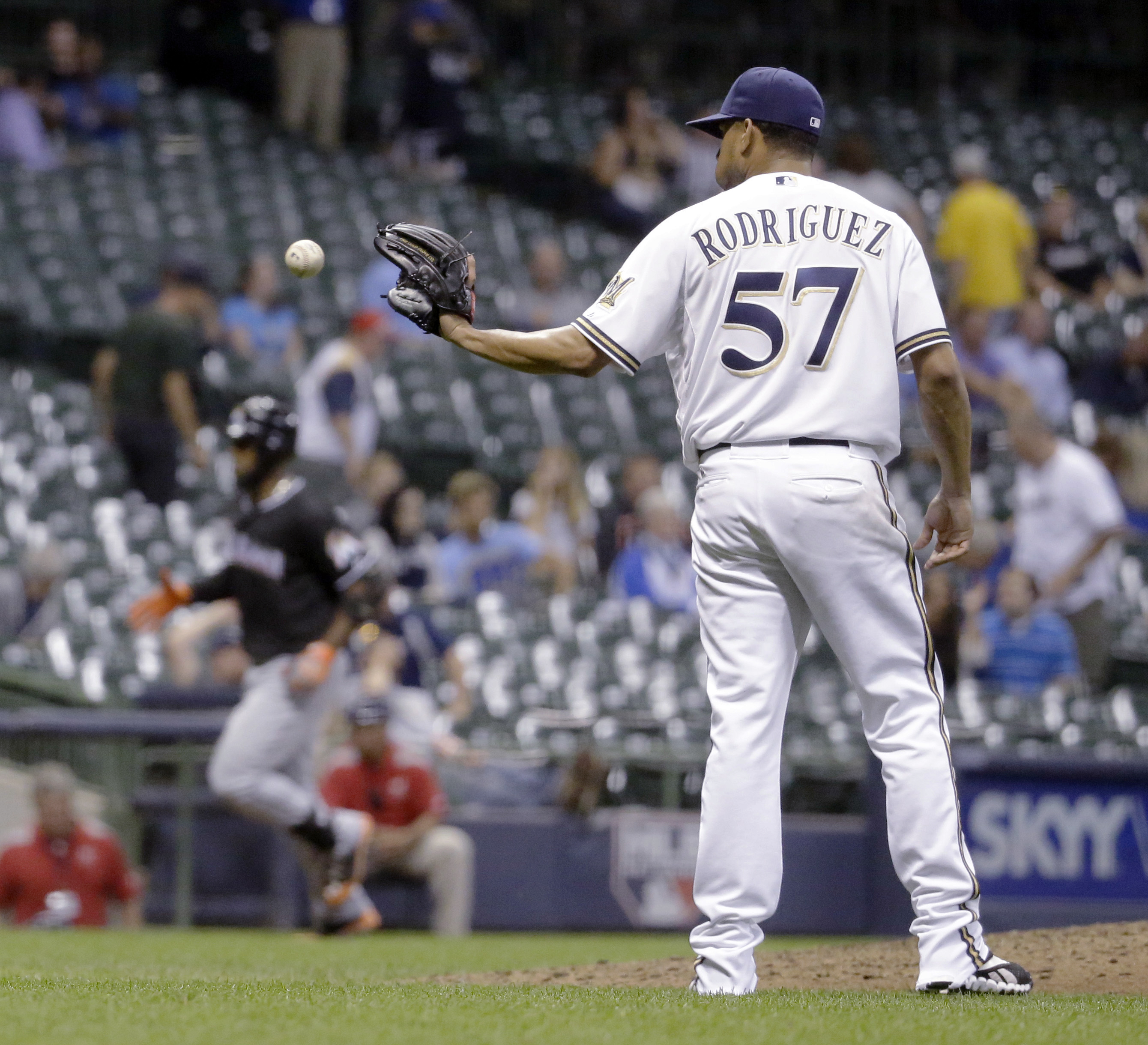 Brewers fall to Marlins, lose for 13th time in 14