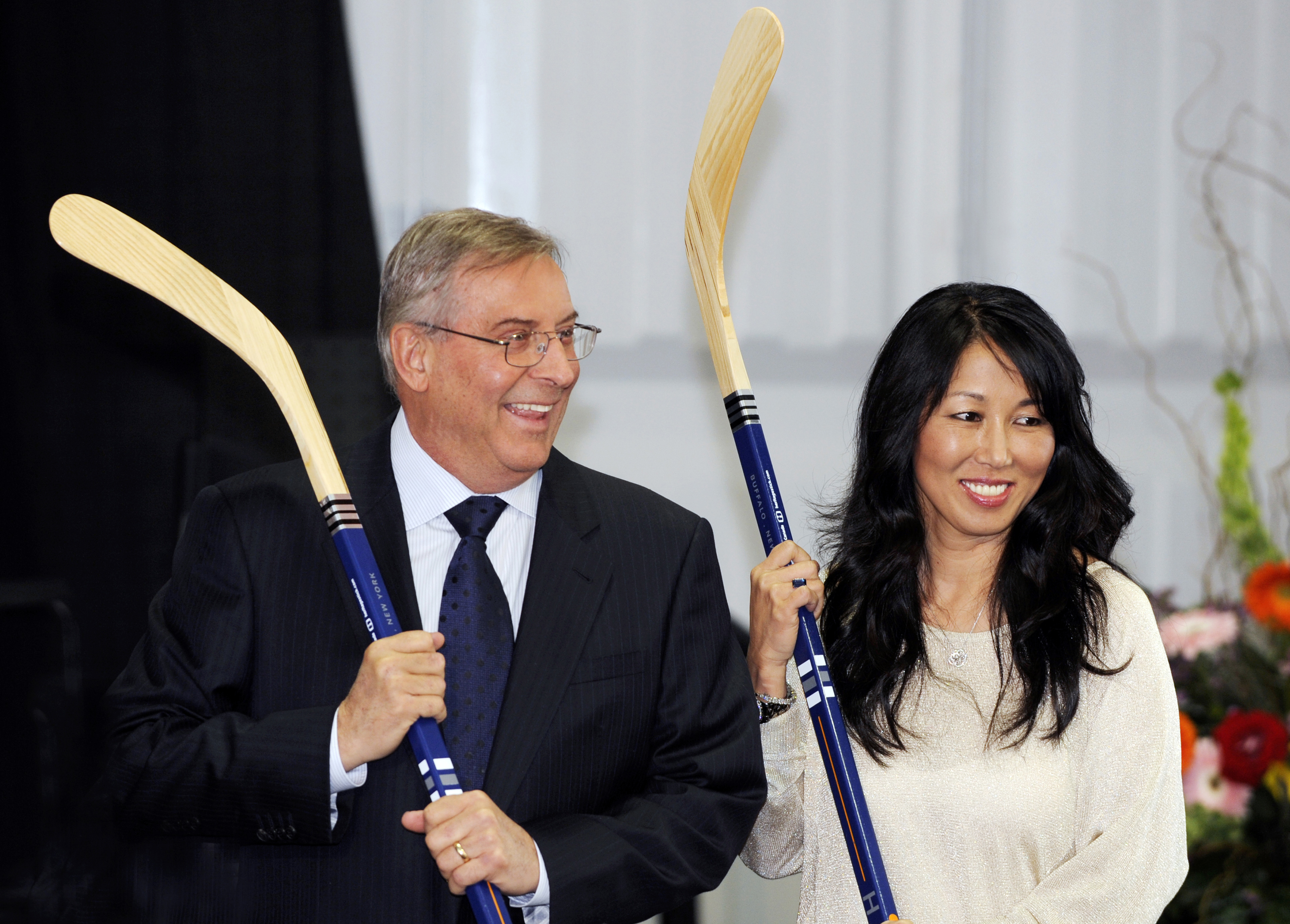 Pegulas' $1.4 billion bid to buy Bills pays off