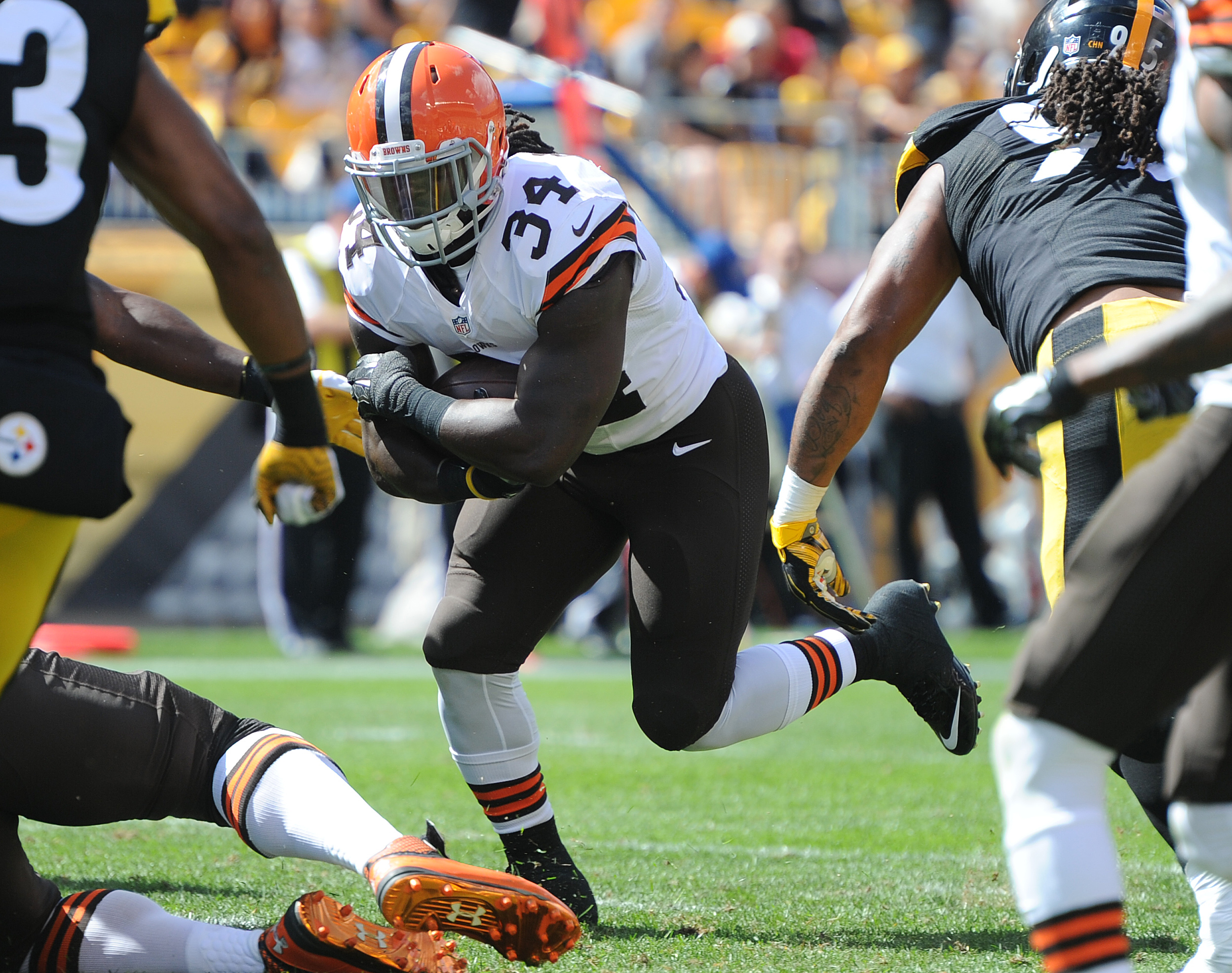 Rookie backs West, Crowell excel for Browns