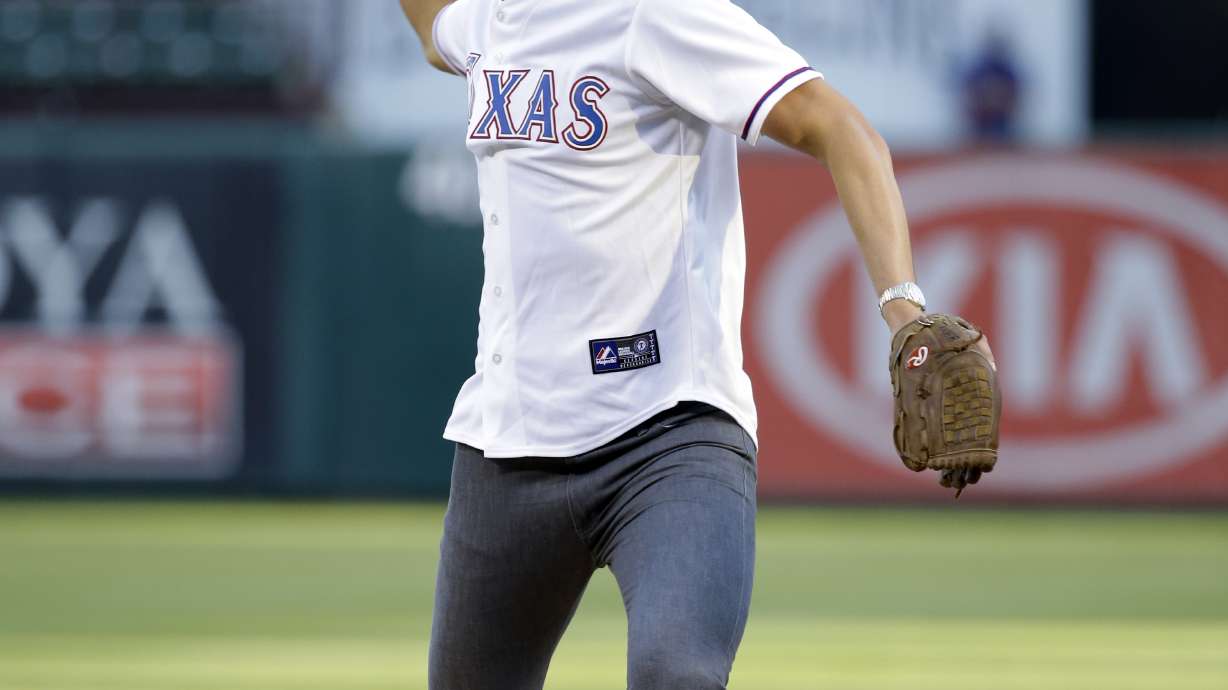 Rare Pujols triple leads Angels over Rangers 8-1